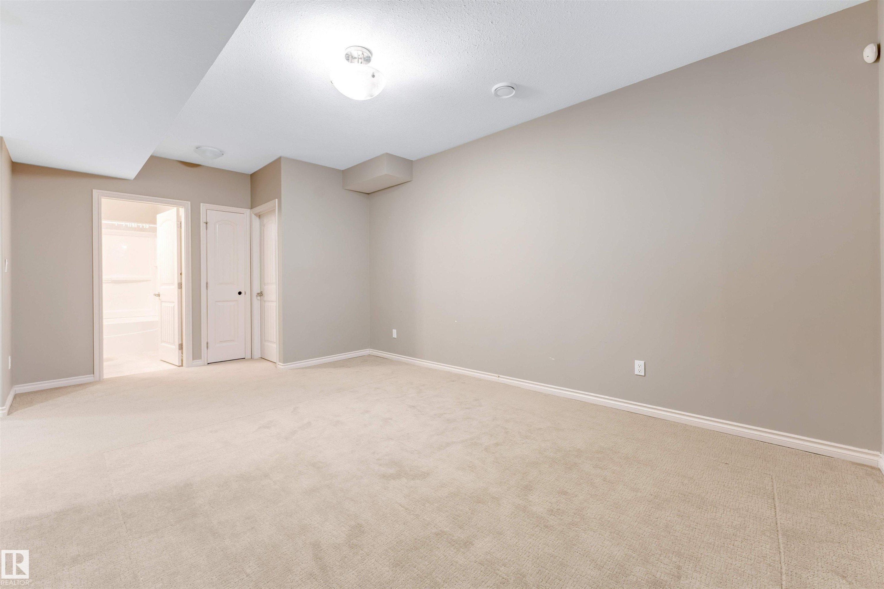 6723 19 Avenue, Edmonton, AB - Indoor Photo Showing Other Room