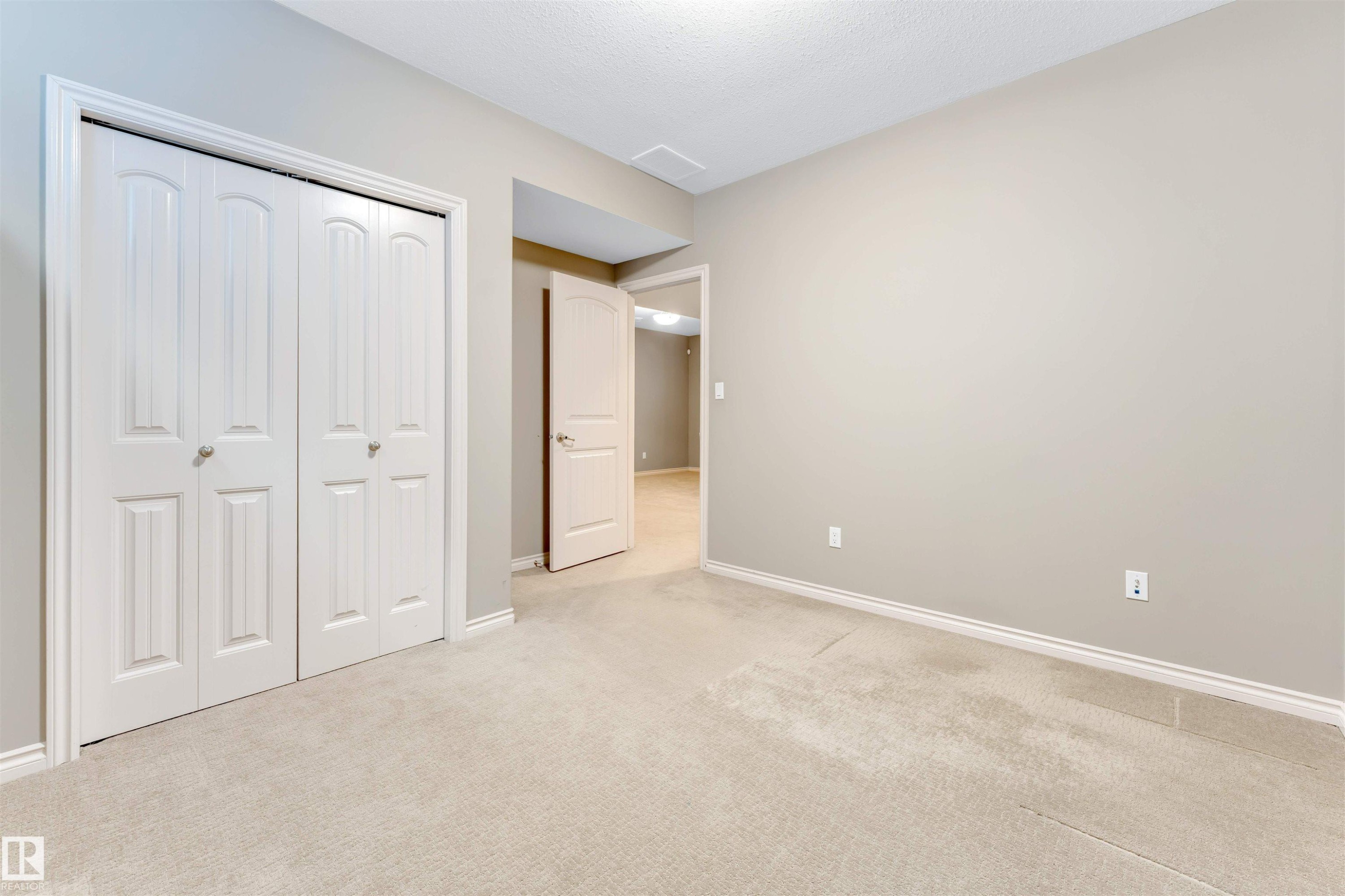 6723 19 Avenue, Edmonton, AB - Indoor