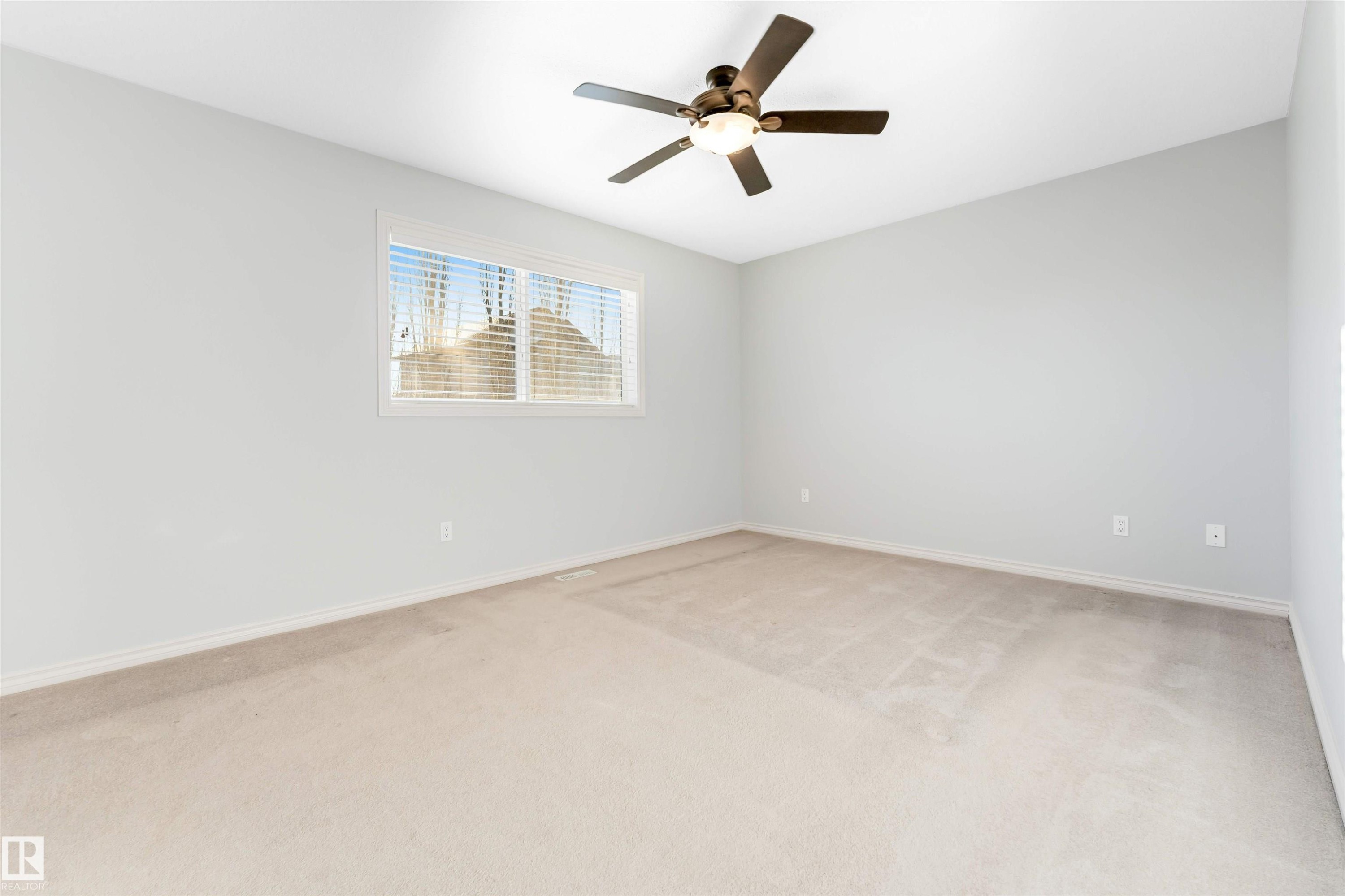 Edmonton, AB - Indoor Photo Showing Other Room