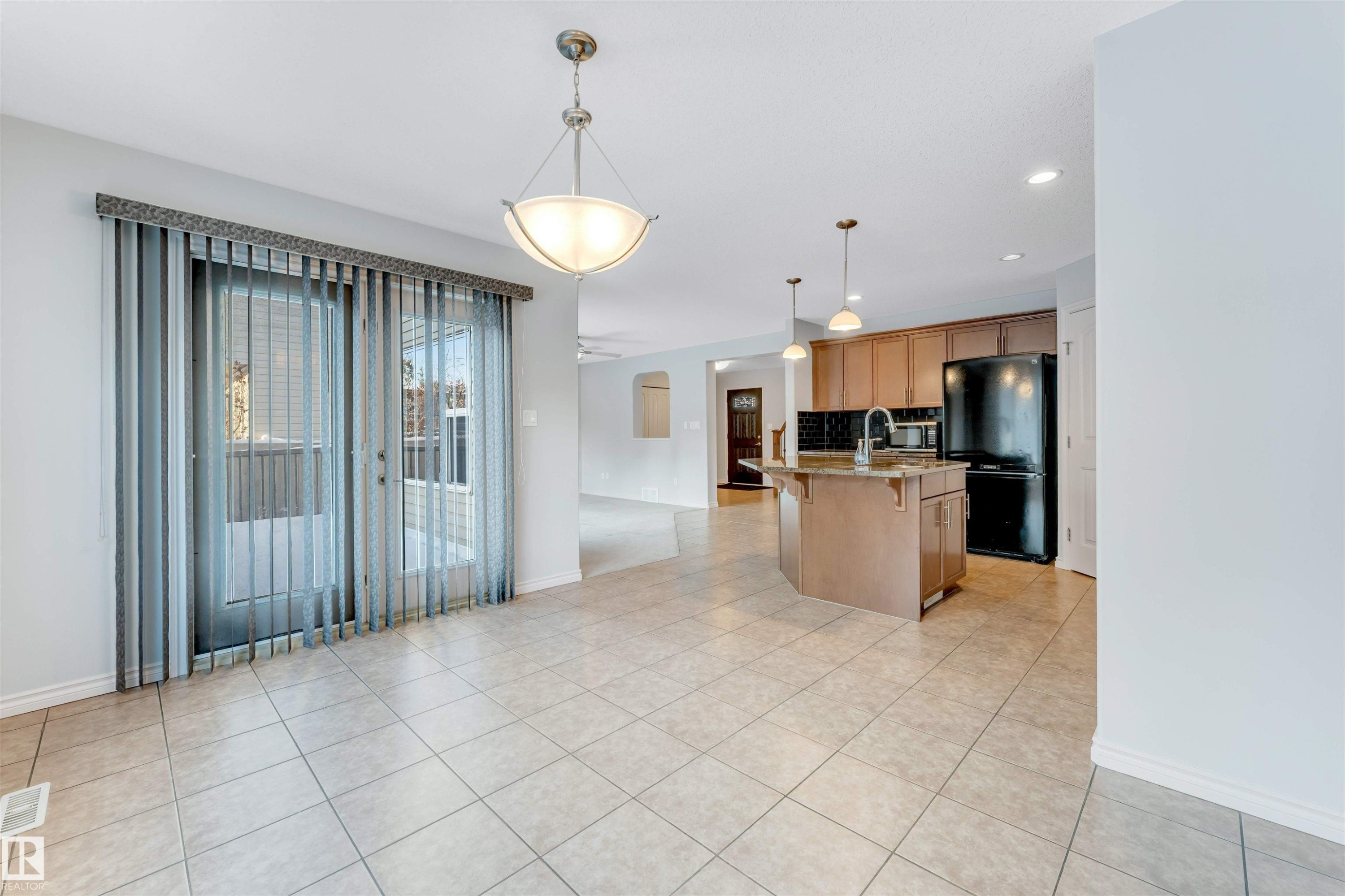 6723 19 Avenue, Edmonton, AB - Indoor Photo Showing Kitchen