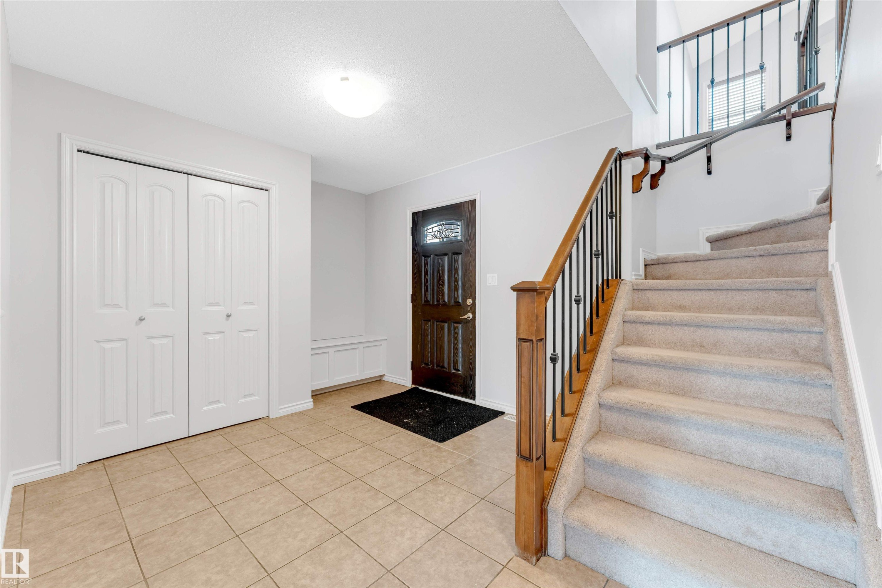 Edmonton, AB - Indoor Photo Showing Other Room