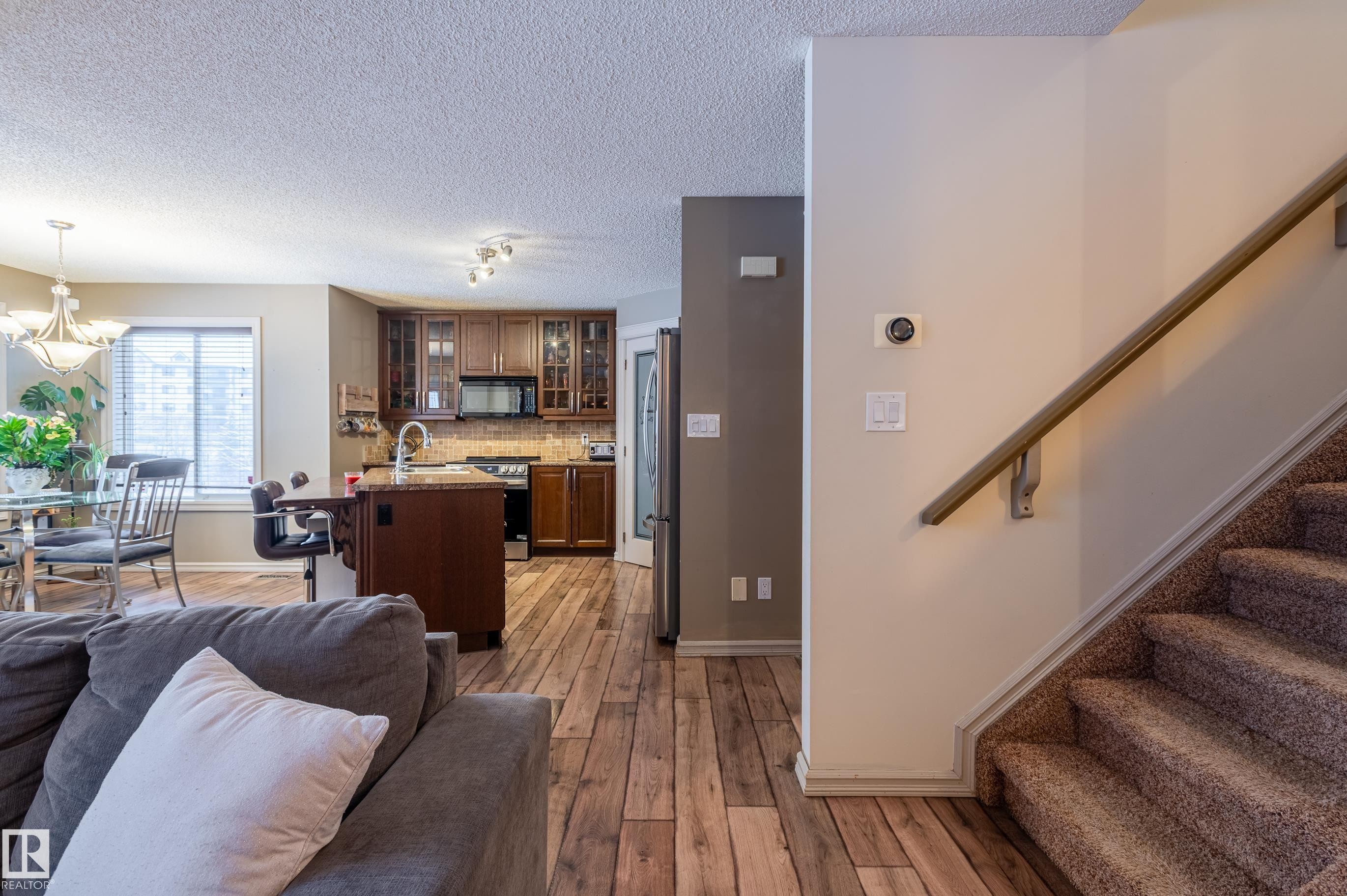 161 Hayward Crescent, Edmonton, AB - Indoor Photo Showing Living Room