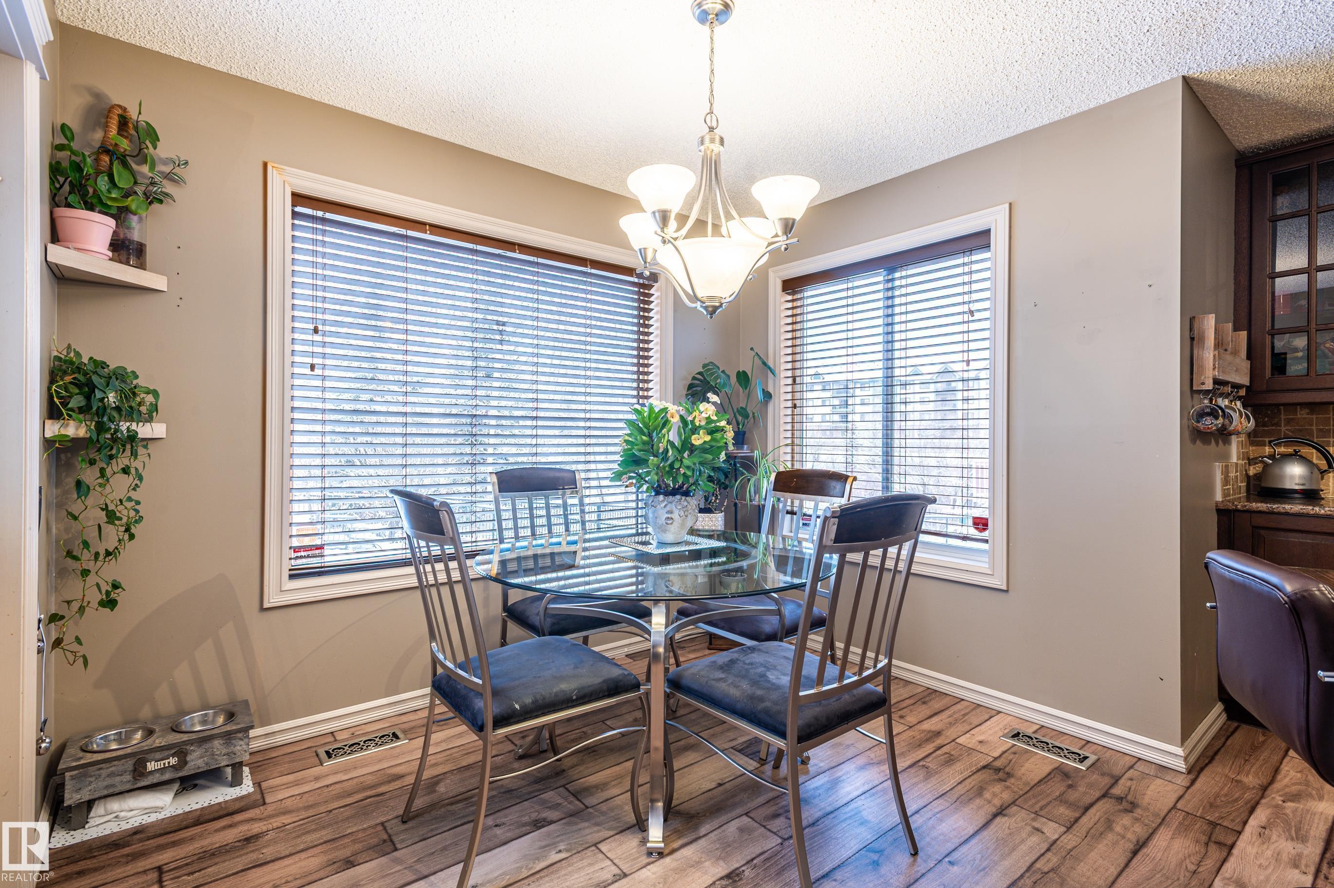 161 Hayward Crescent, Edmonton, AB - Indoor Photo Showing Dining Room