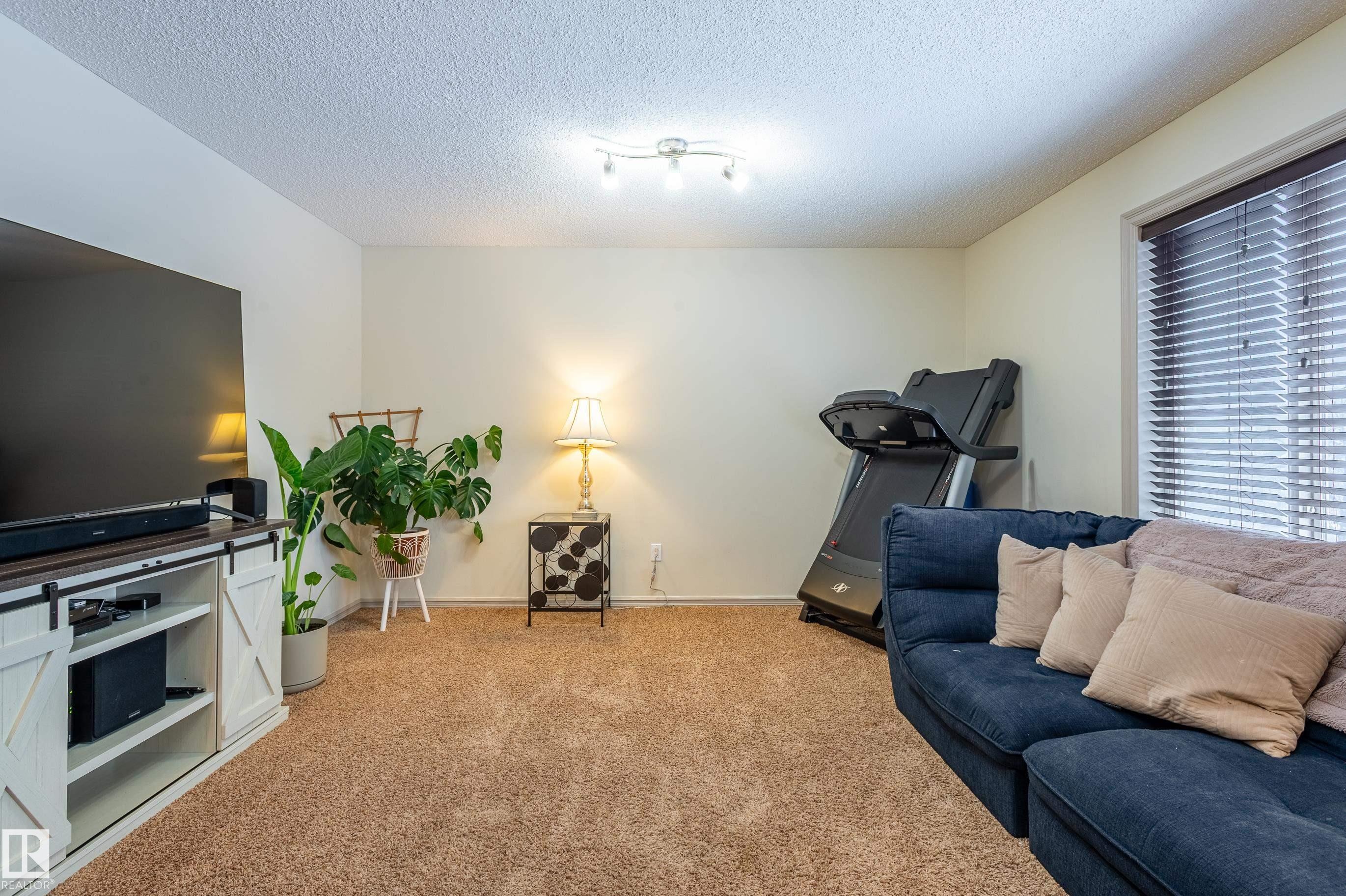 161 Hayward Crescent, Edmonton, AB - Indoor