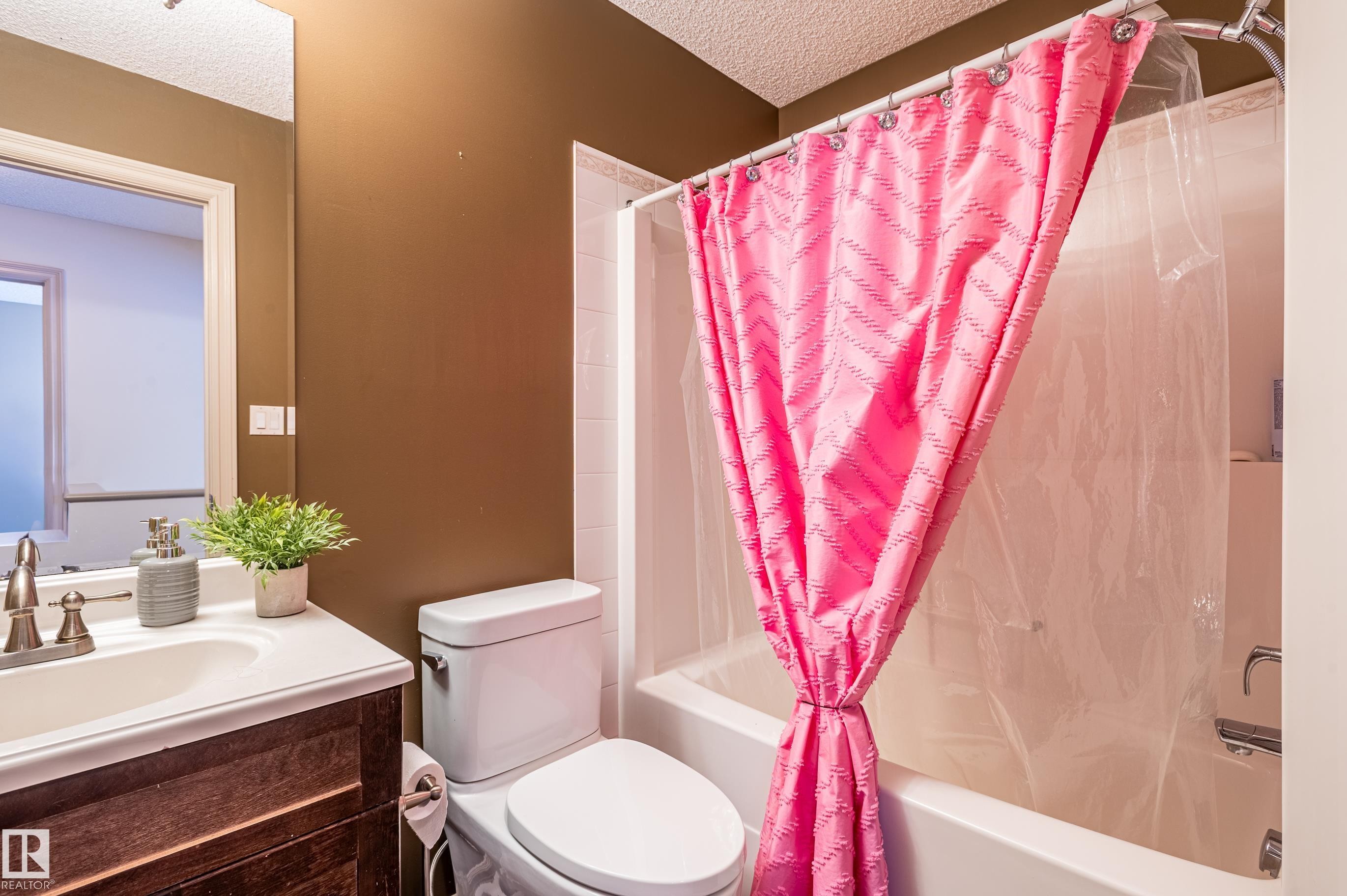 161 Hayward Crescent, Edmonton, AB - Indoor Photo Showing Bathroom