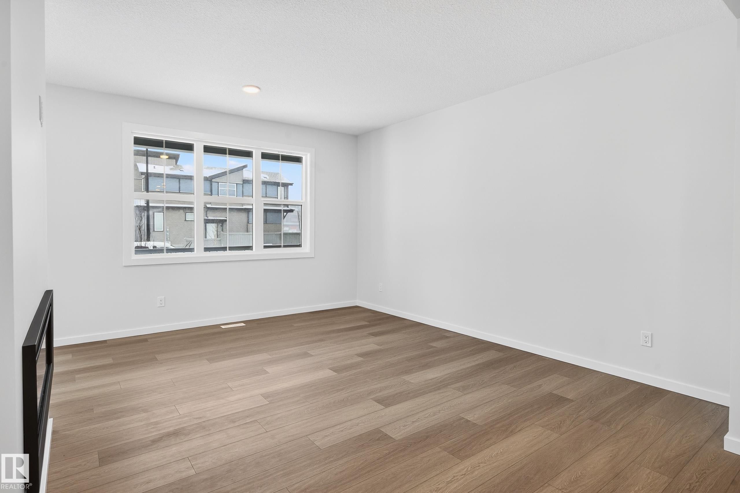 17203 3 Street, Edmonton, AB - Indoor Photo Showing Other Room