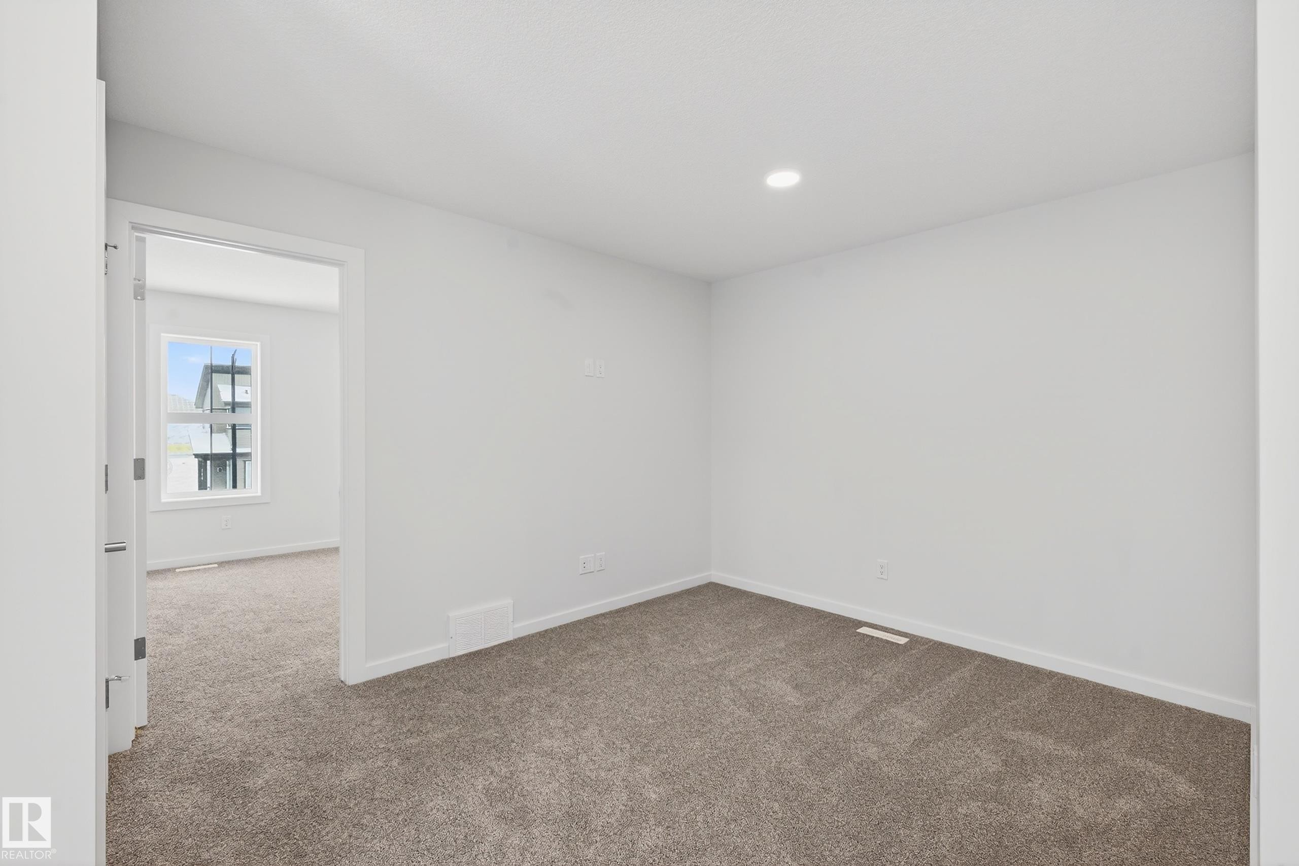 17203 3 Street, Edmonton, AB - Indoor Photo Showing Other Room
