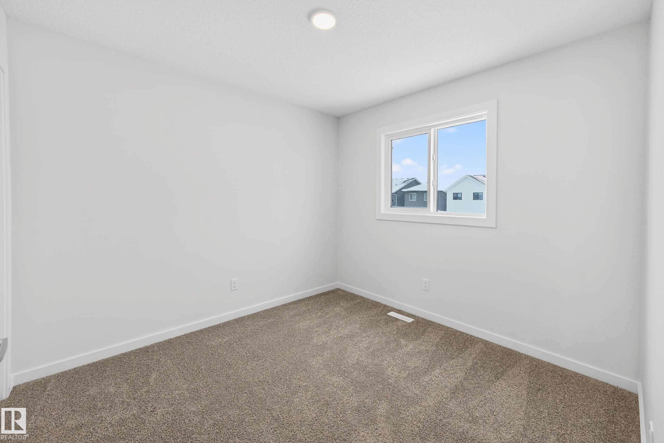 17203 3 Street, Edmonton, AB - Indoor Photo Showing Other Room