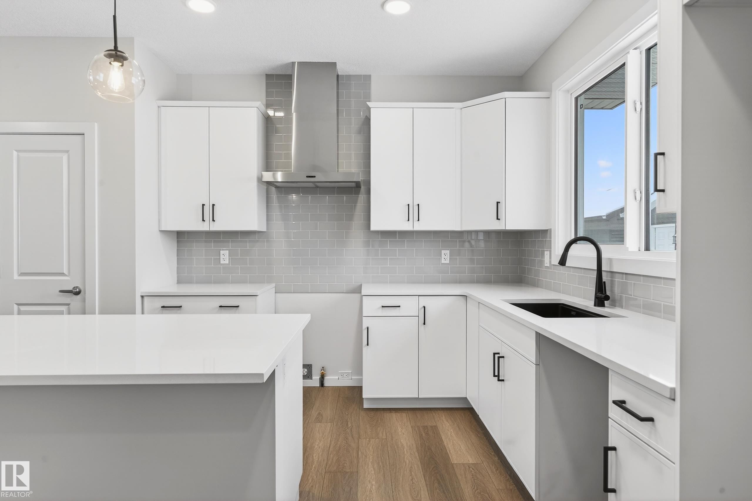 17203 3 Street, Edmonton, AB - Indoor Photo Showing Kitchen