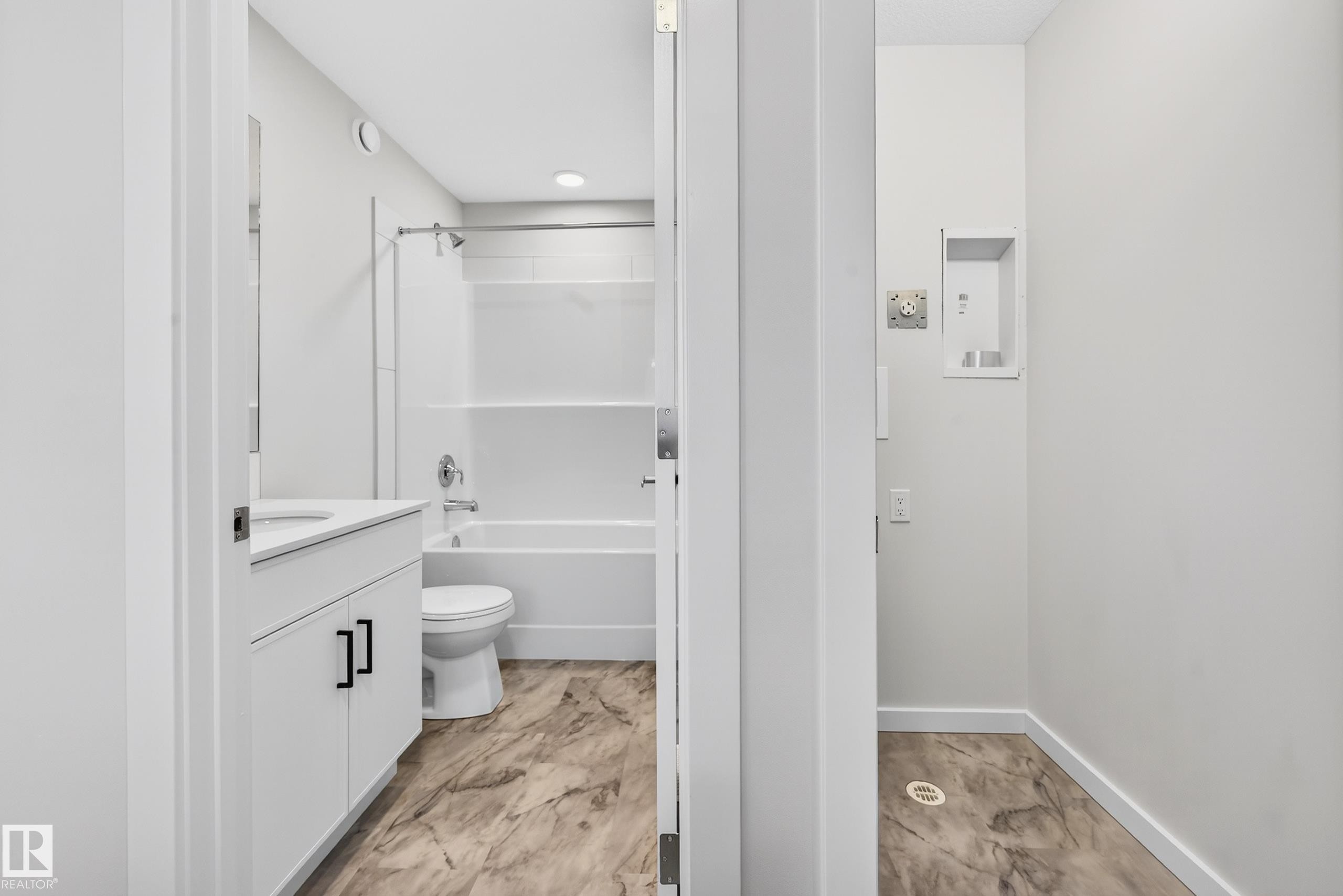 17203 3 Street, Edmonton, AB - Indoor Photo Showing Bathroom