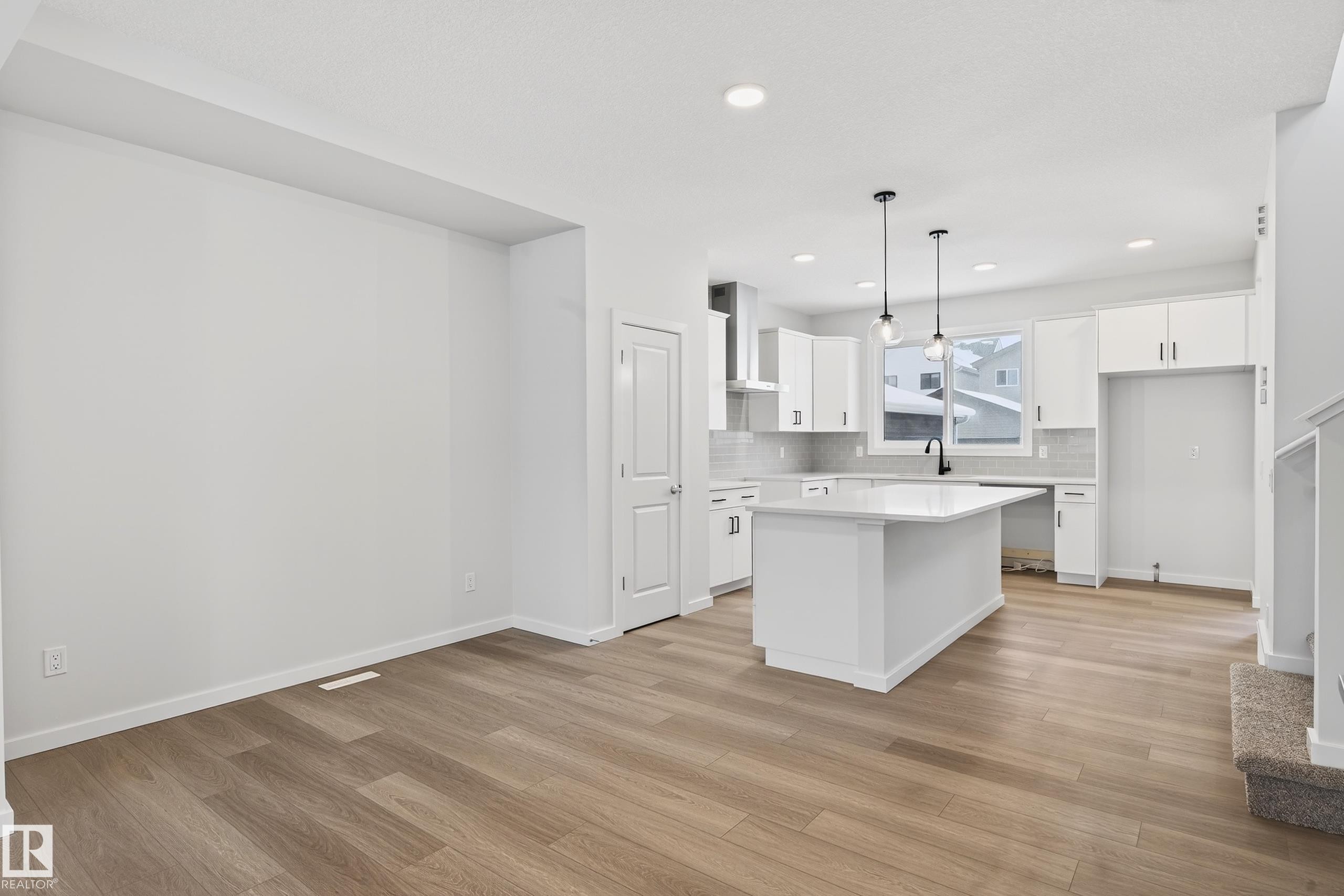 17203 3 Street, Edmonton, AB - Indoor Photo Showing Kitchen