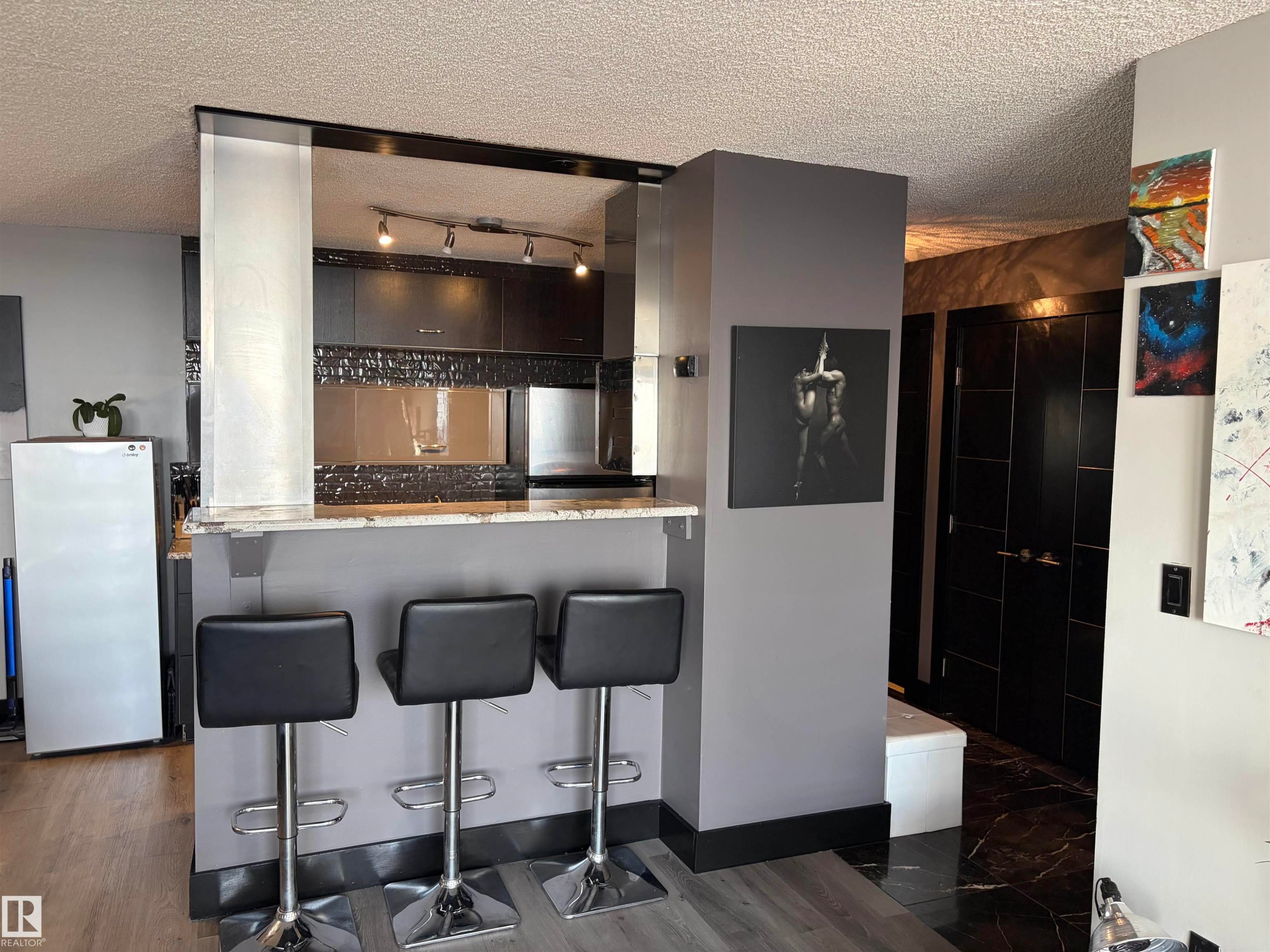 1314 13910 Stony Plain Road, Edmonton, AB - Indoor Photo Showing Kitchen
