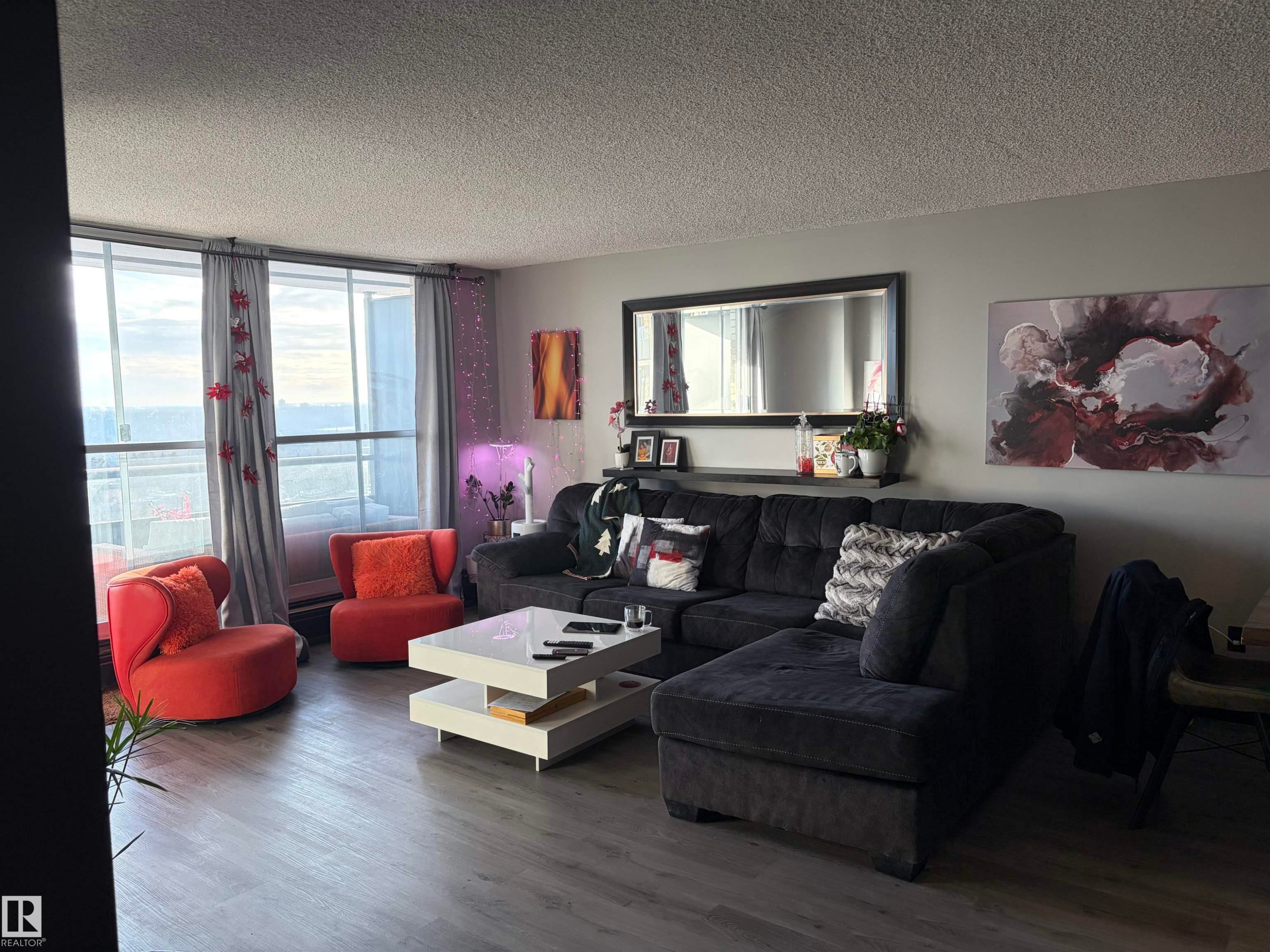 1314 13910 Stony Plain Road, Edmonton, AB - Indoor Photo Showing Living Room