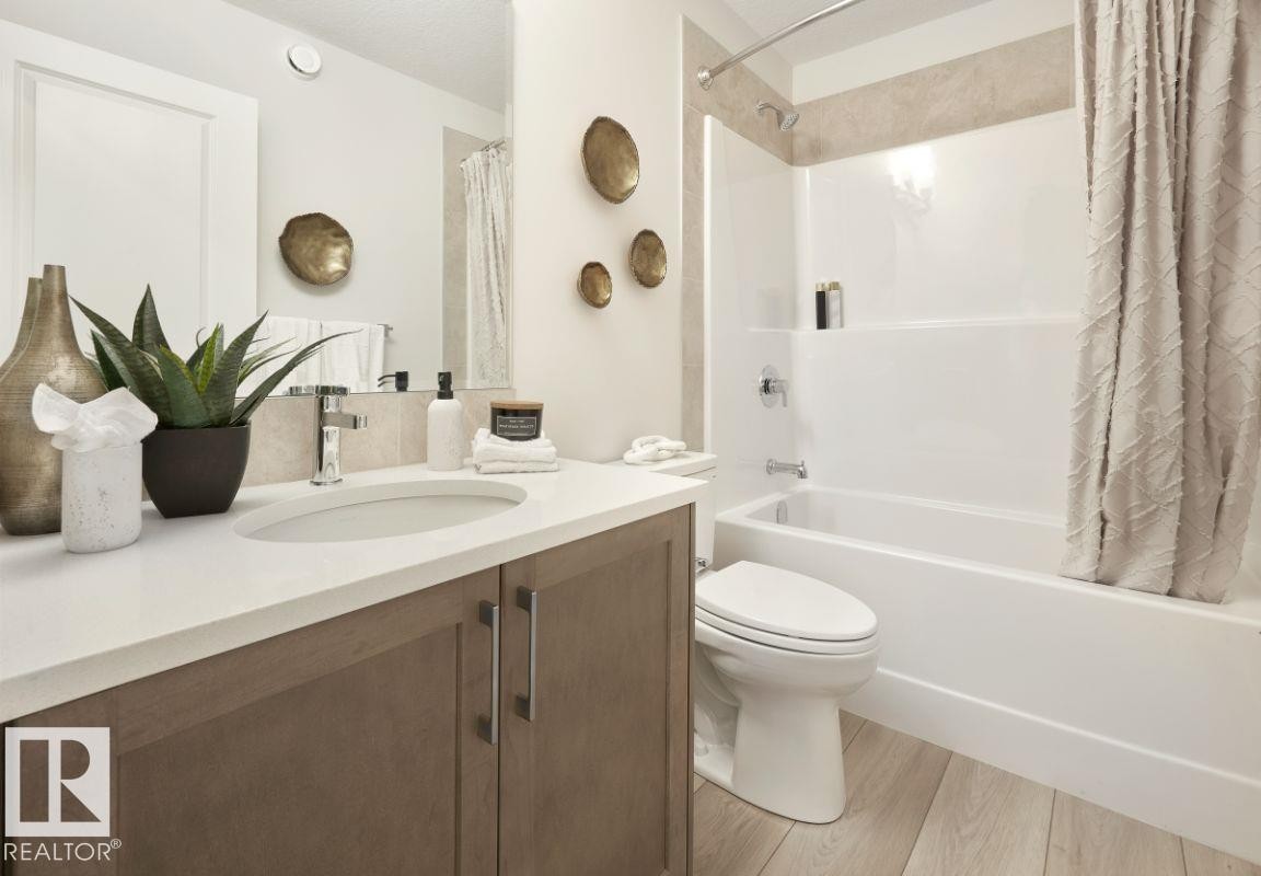 3247 Dixon Way, Edmonton, AB - Indoor Photo Showing Bathroom