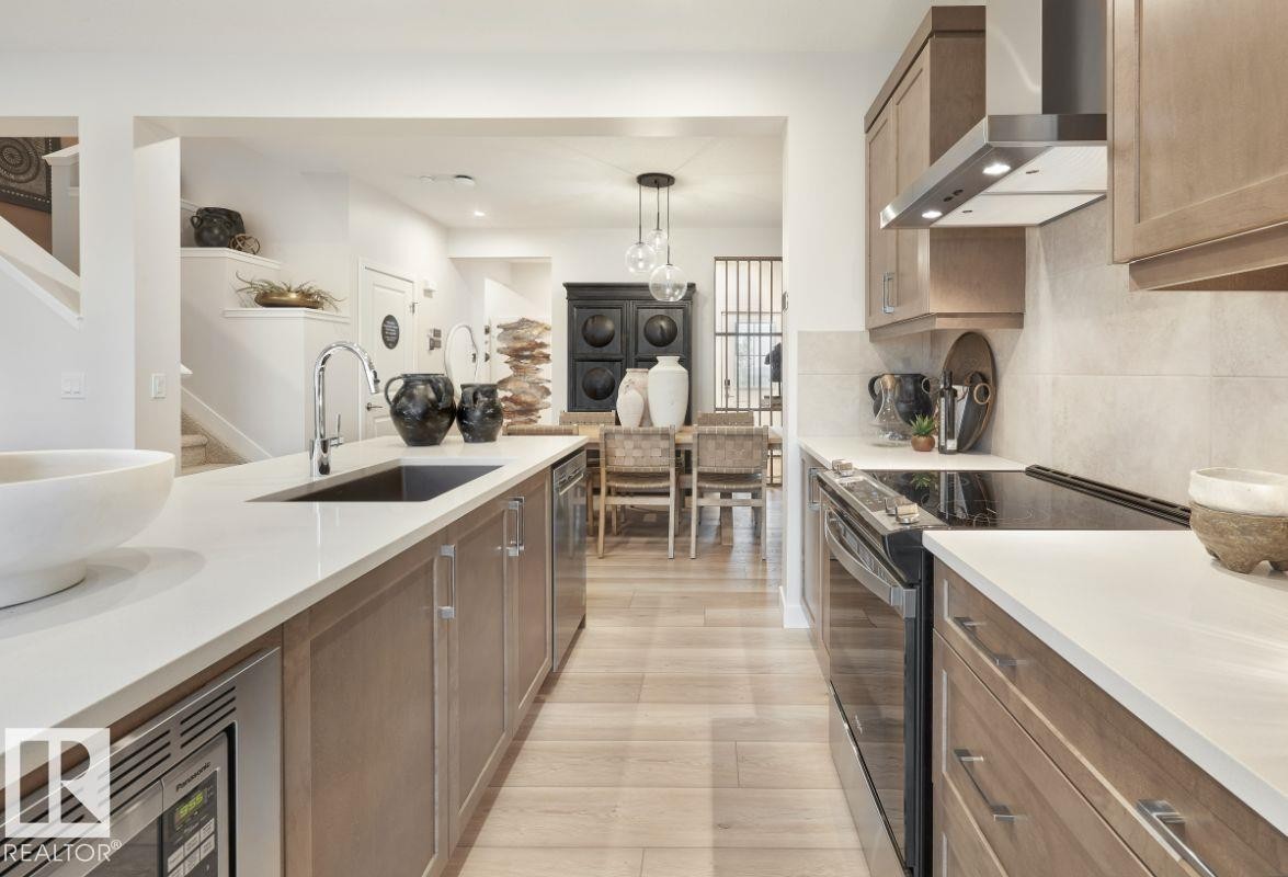 3247 Dixon Way, Edmonton, AB - Indoor Photo Showing Kitchen With Upgraded Kitchen