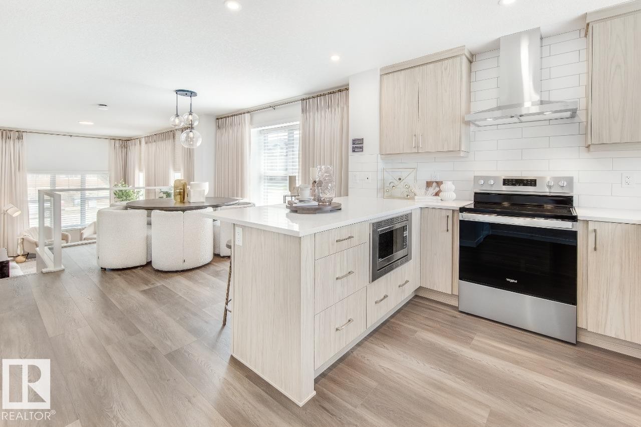 11977 35 Avenue, Edmonton, AB - Indoor Photo Showing Kitchen With Upgraded Kitchen