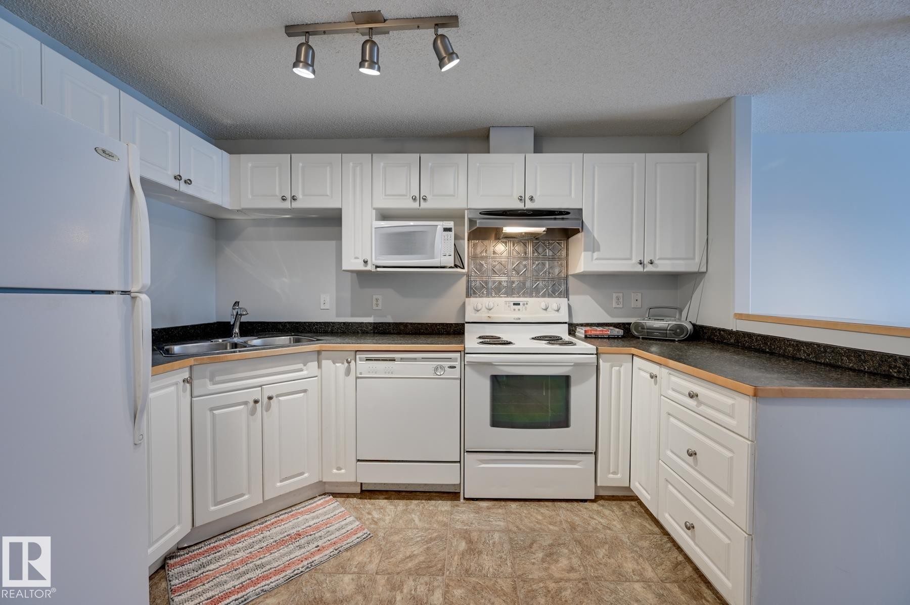 201 155 Edwards Drive, Edmonton, AB - Indoor Photo Showing Kitchen With Double Sink