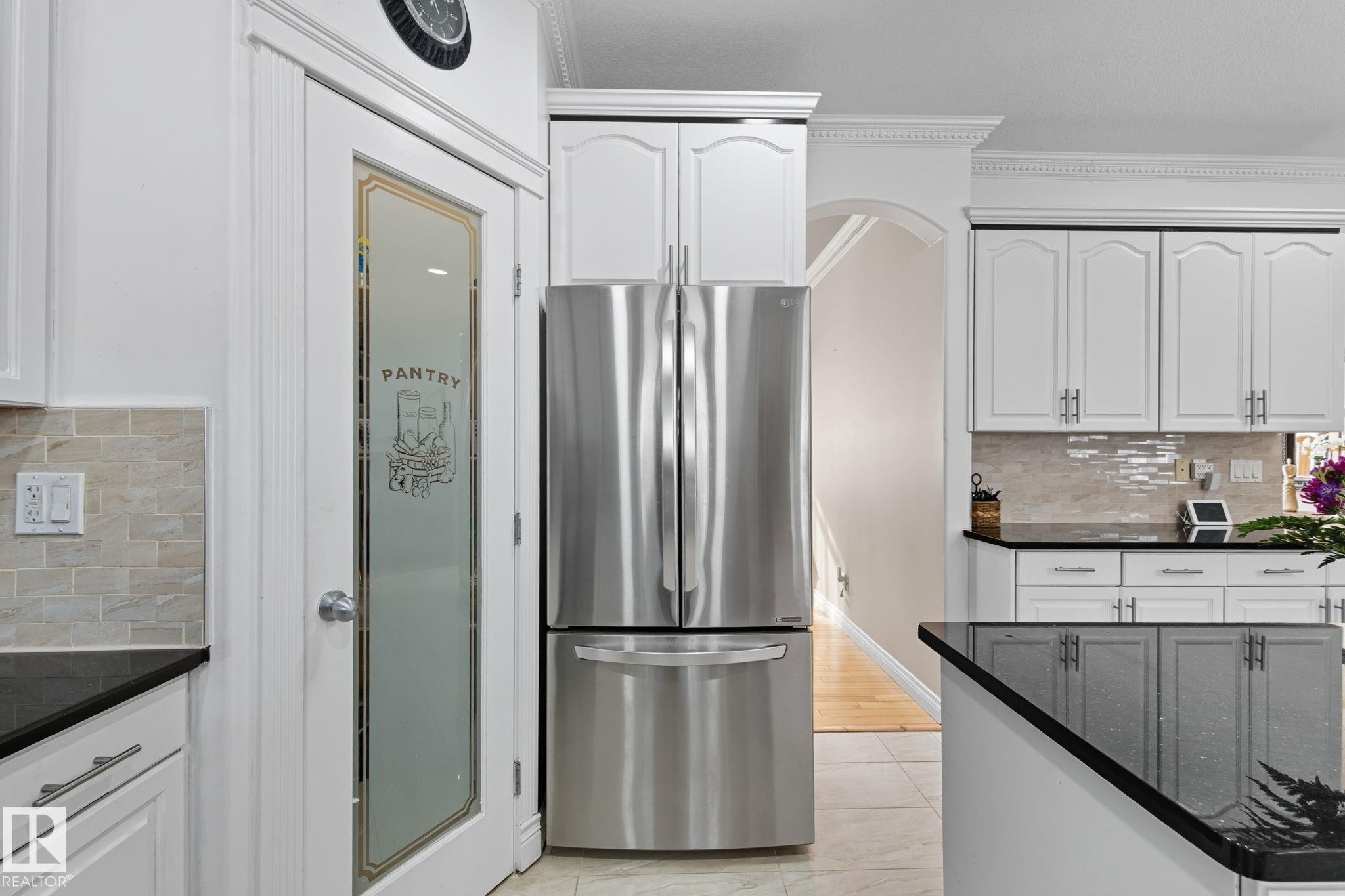 6026 164A Avenue, Edmonton, AB - Indoor Photo Showing Kitchen