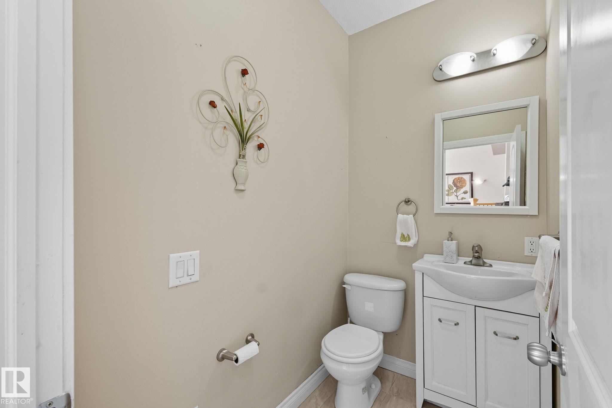 6026 164A Avenue, Edmonton, AB - Indoor Photo Showing Bathroom