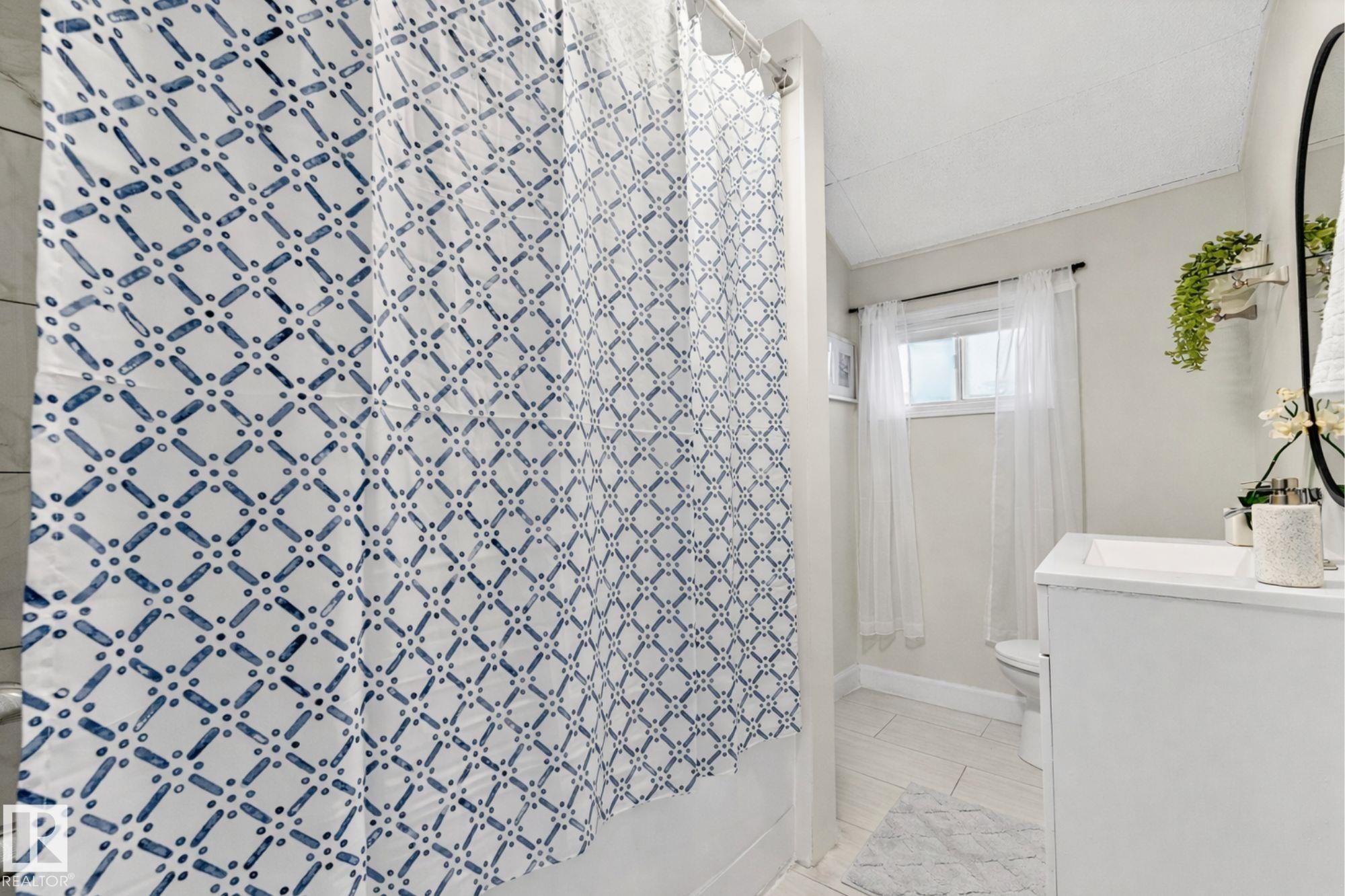 Edmonton, AB - Indoor