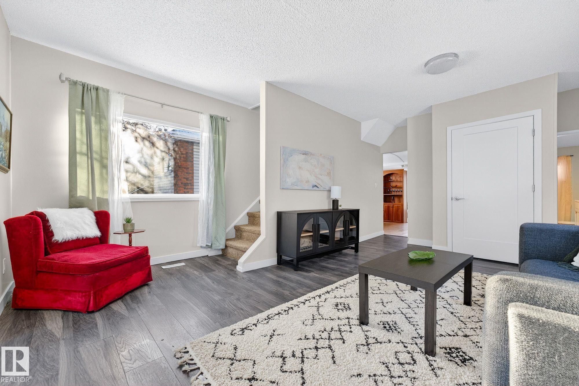 Edmonton, AB - Indoor Photo Showing Living Room