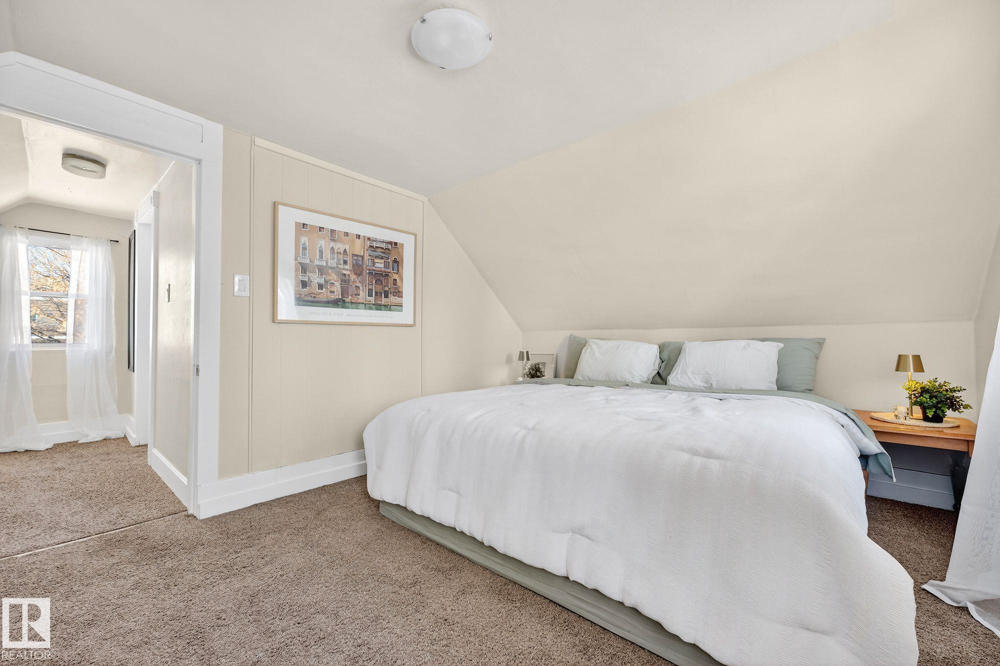 Edmonton, AB - Indoor Photo Showing Bedroom