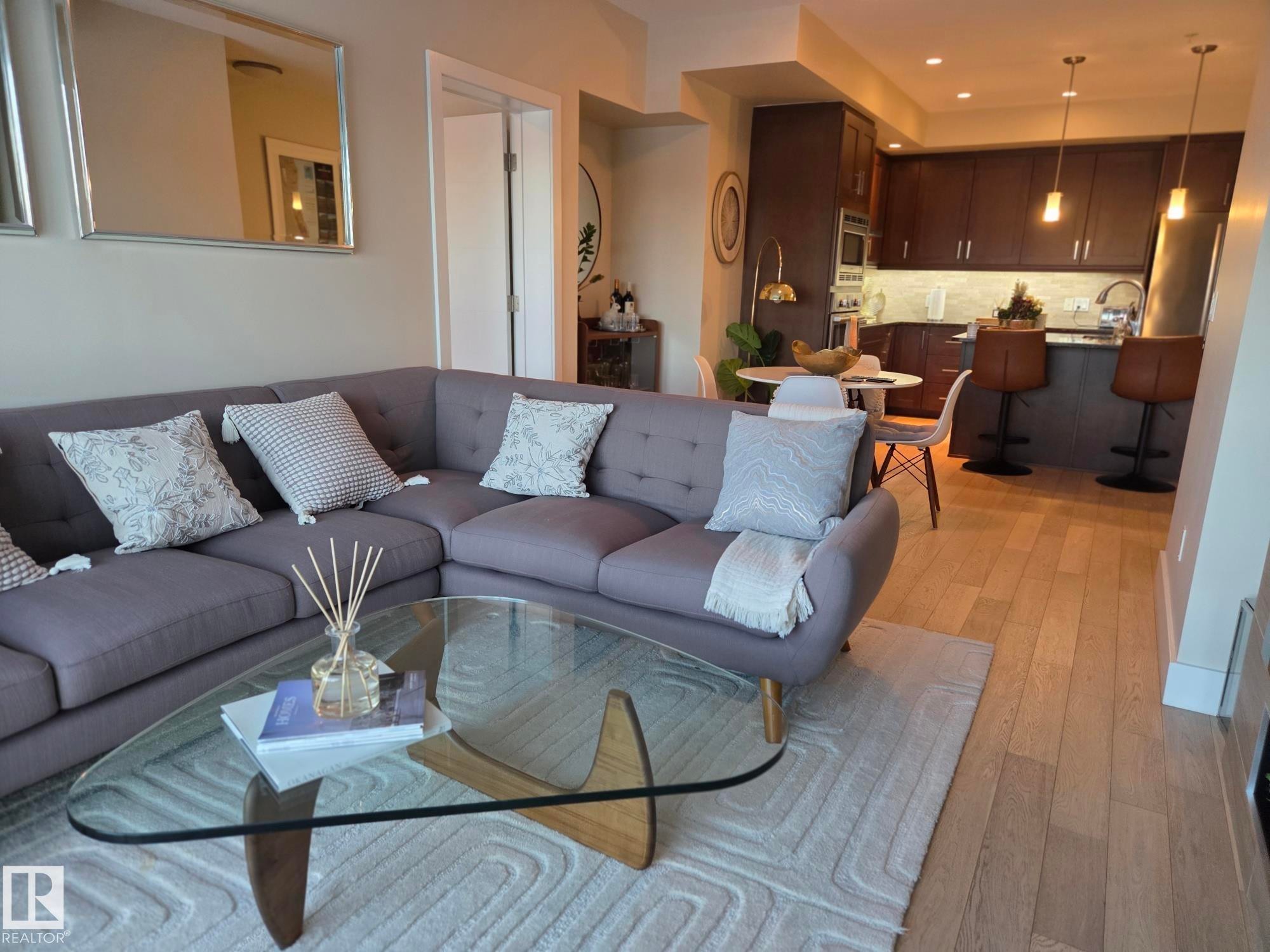 718 200 Bellerose Drive, St. Albert, AB - Indoor Photo Showing Living Room