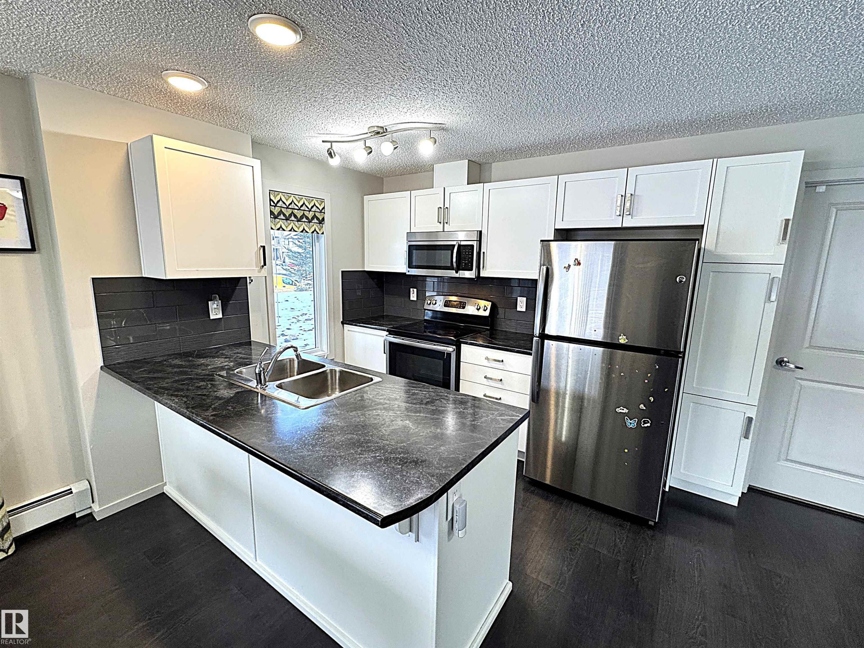 117 5521 7 Avenue, Edmonton, AB - Indoor Photo Showing Kitchen With Stainless Steel Kitchen With Double Sink