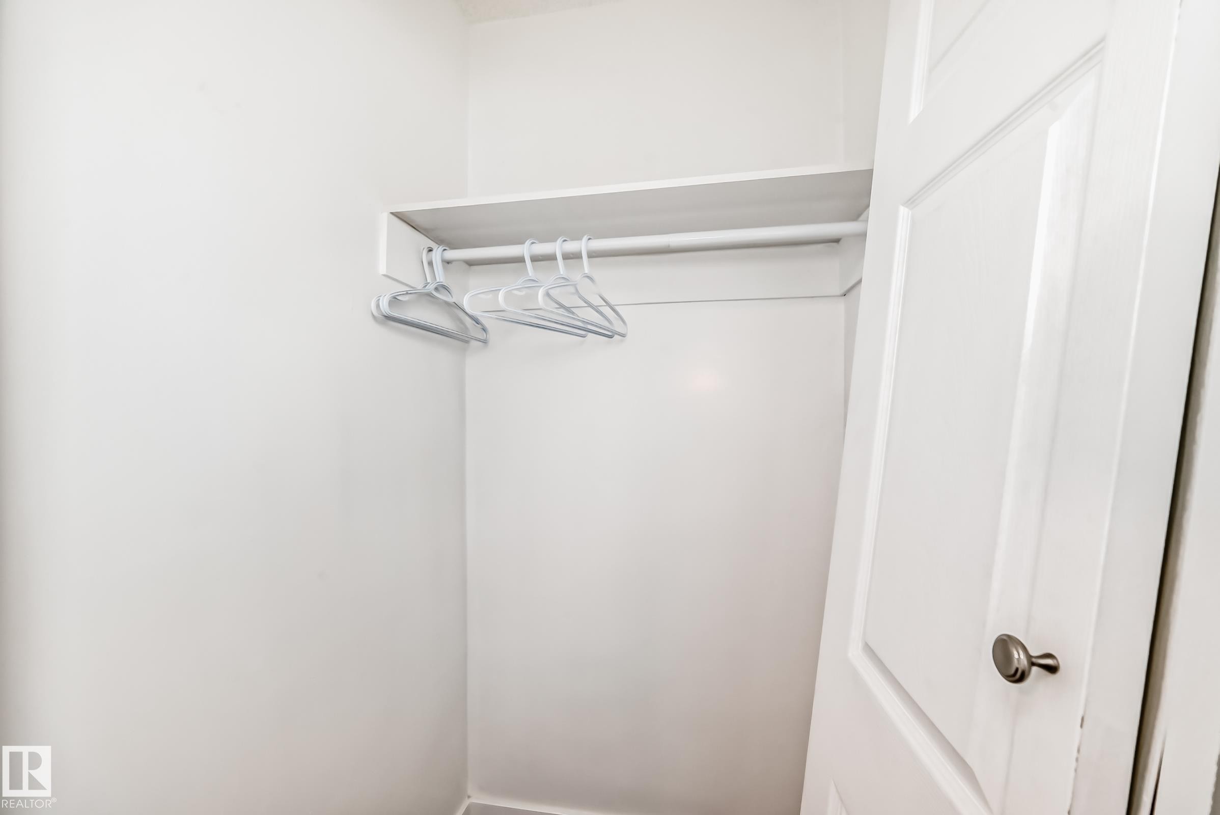 Edmonton, AB - Indoor Photo Showing Other Room