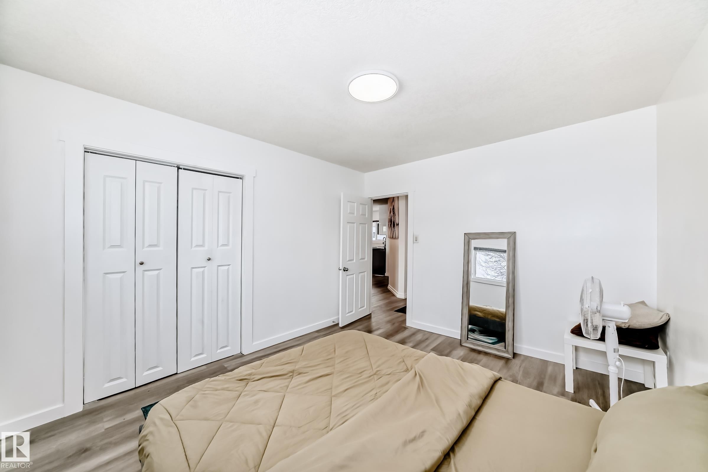 Edmonton, AB - Indoor Photo Showing Bedroom