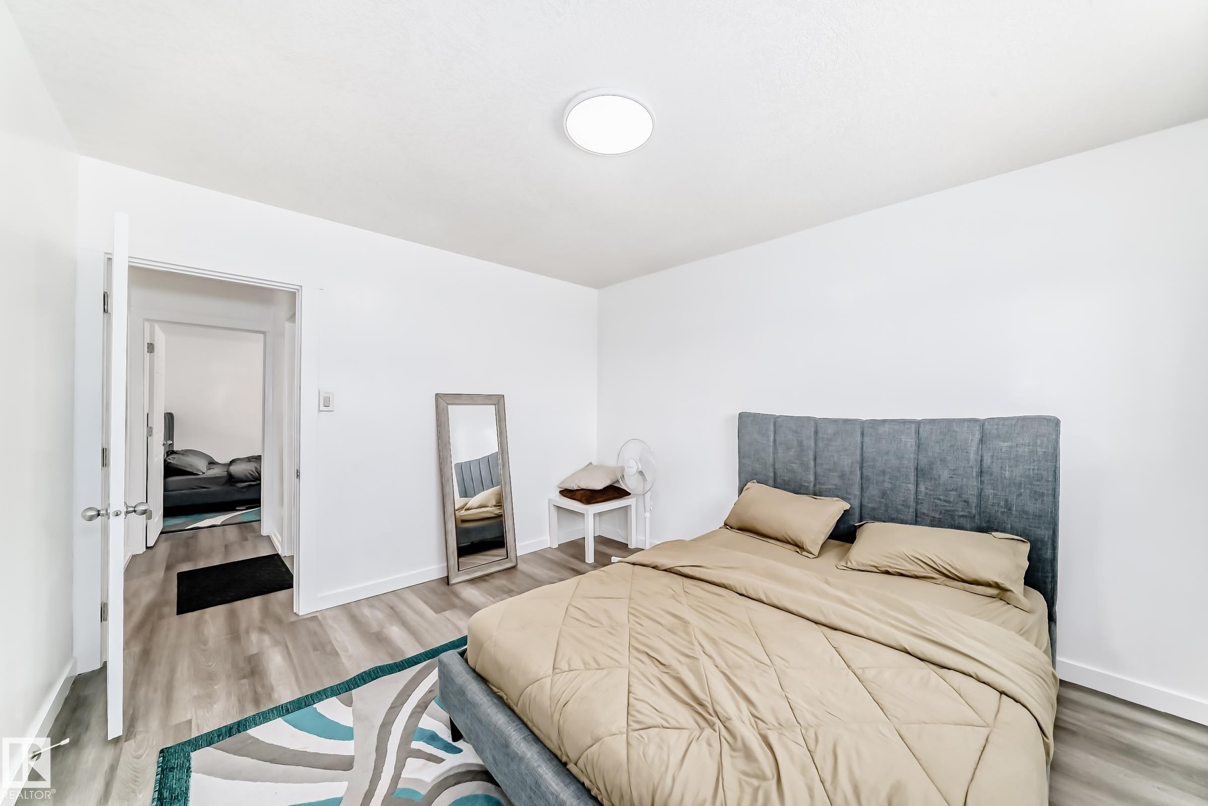 Edmonton, AB - Indoor Photo Showing Bedroom