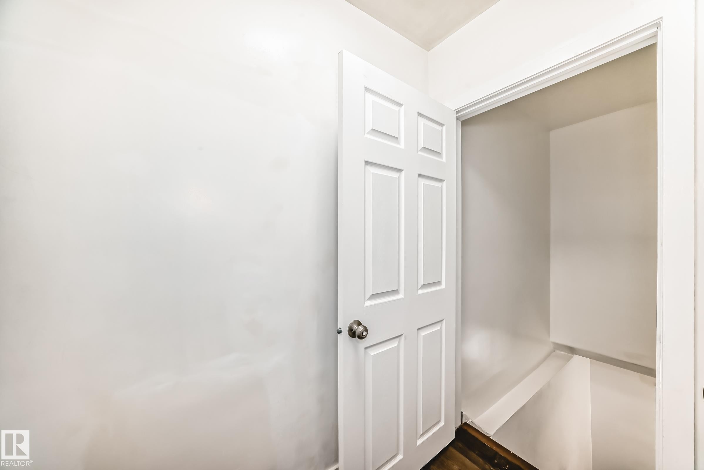 Edmonton, AB - Indoor Photo Showing Other Room