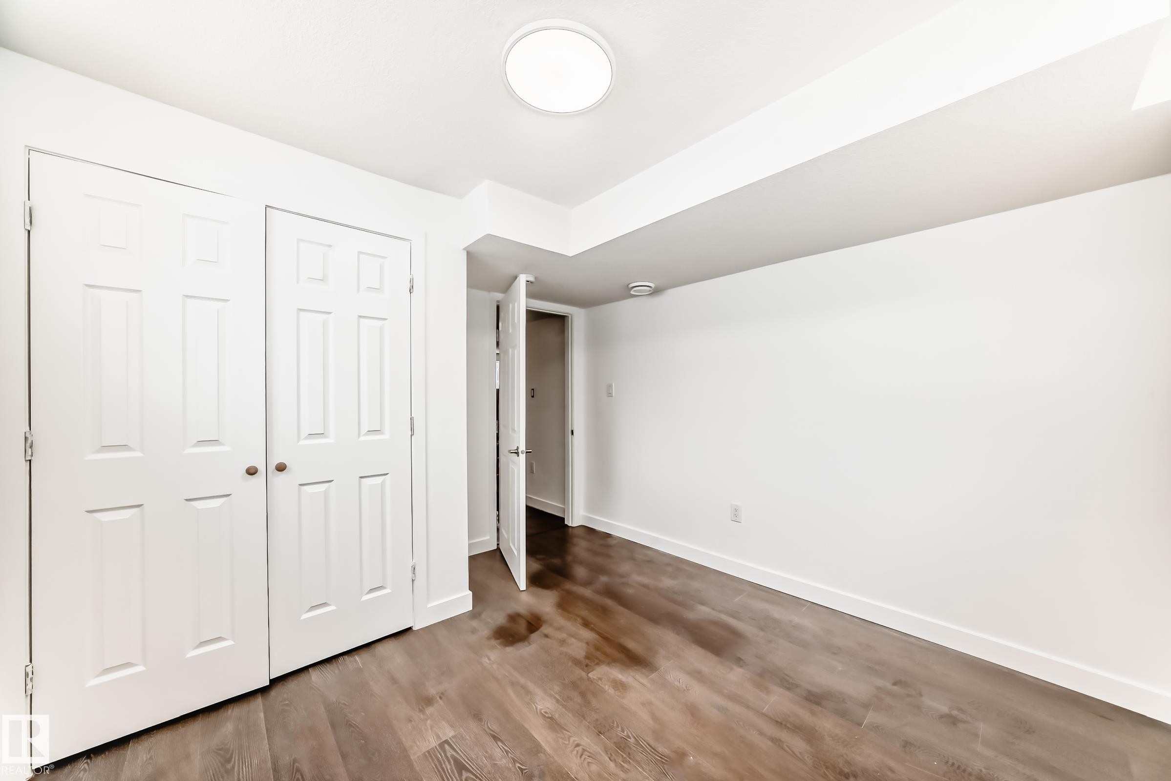 Edmonton, AB - Indoor Photo Showing Other Room