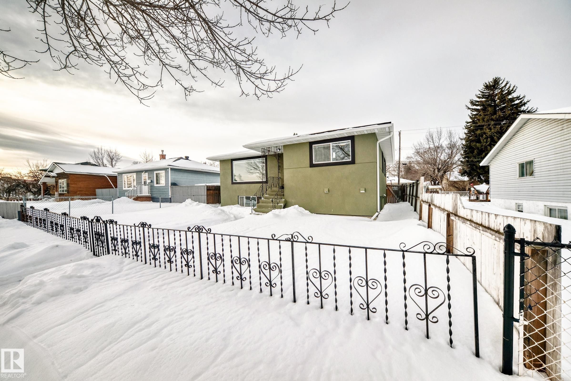 Edmonton, AB - Outdoor