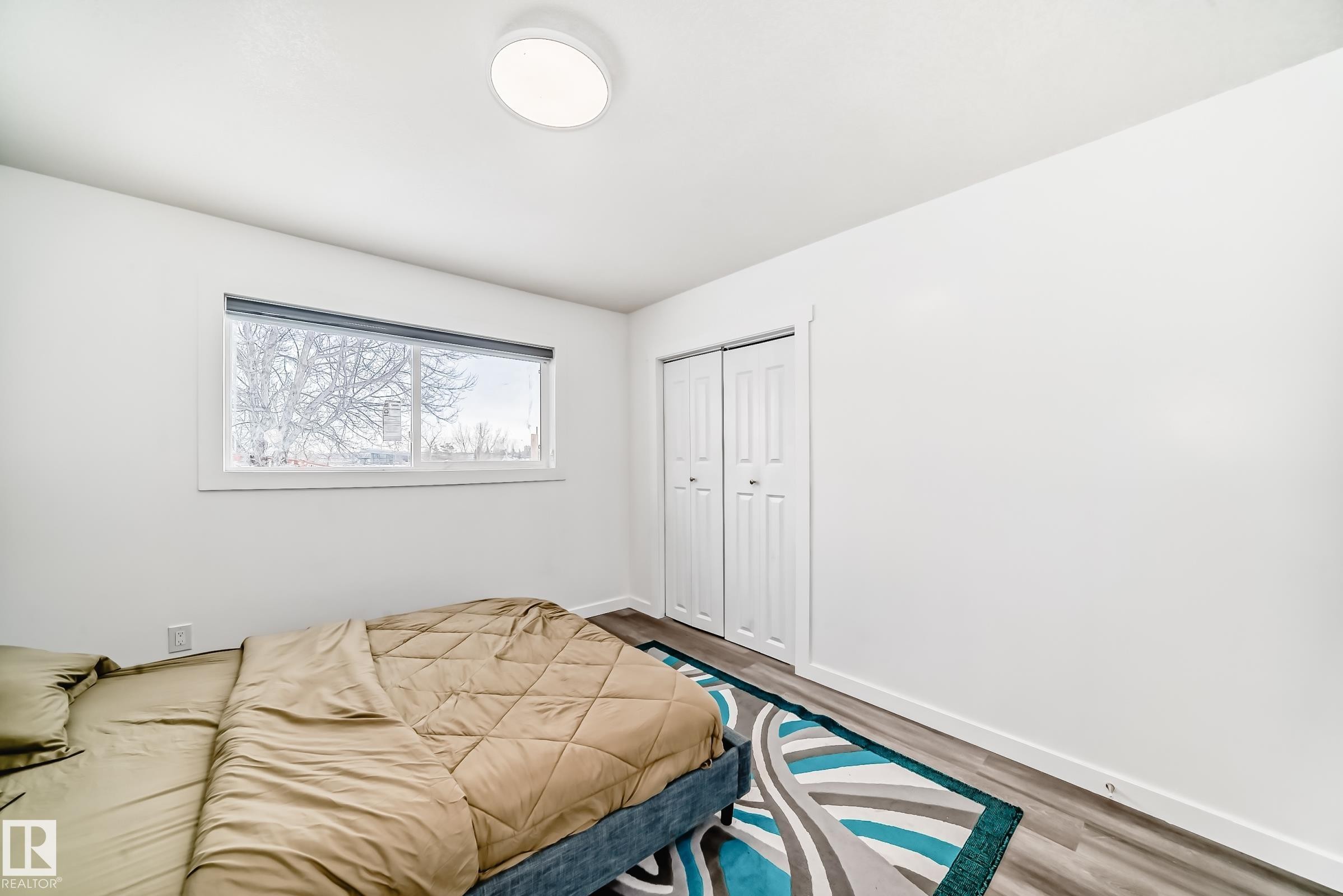 Edmonton, AB - Indoor Photo Showing Kitchen