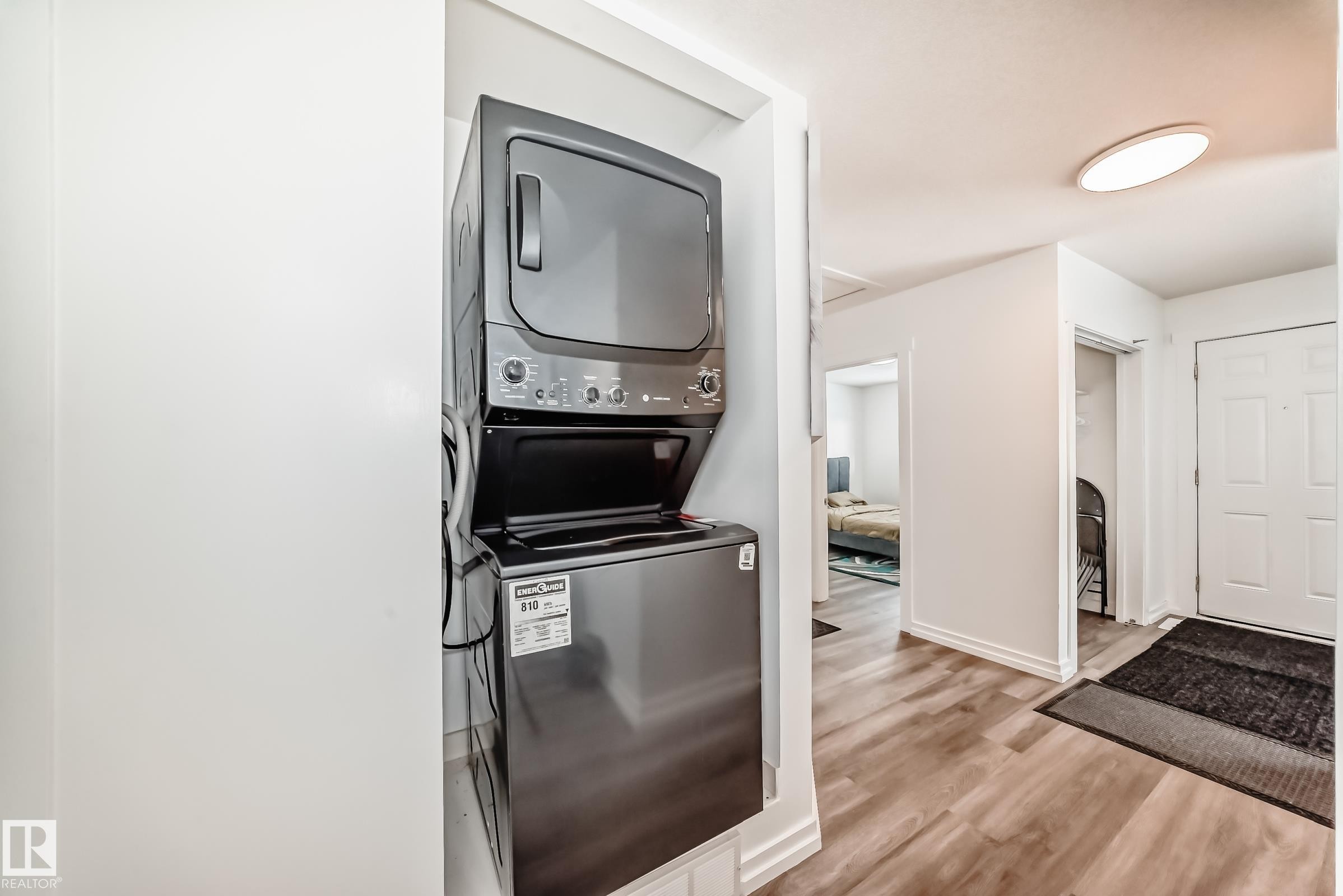 Edmonton, AB - Indoor Photo Showing Bedroom