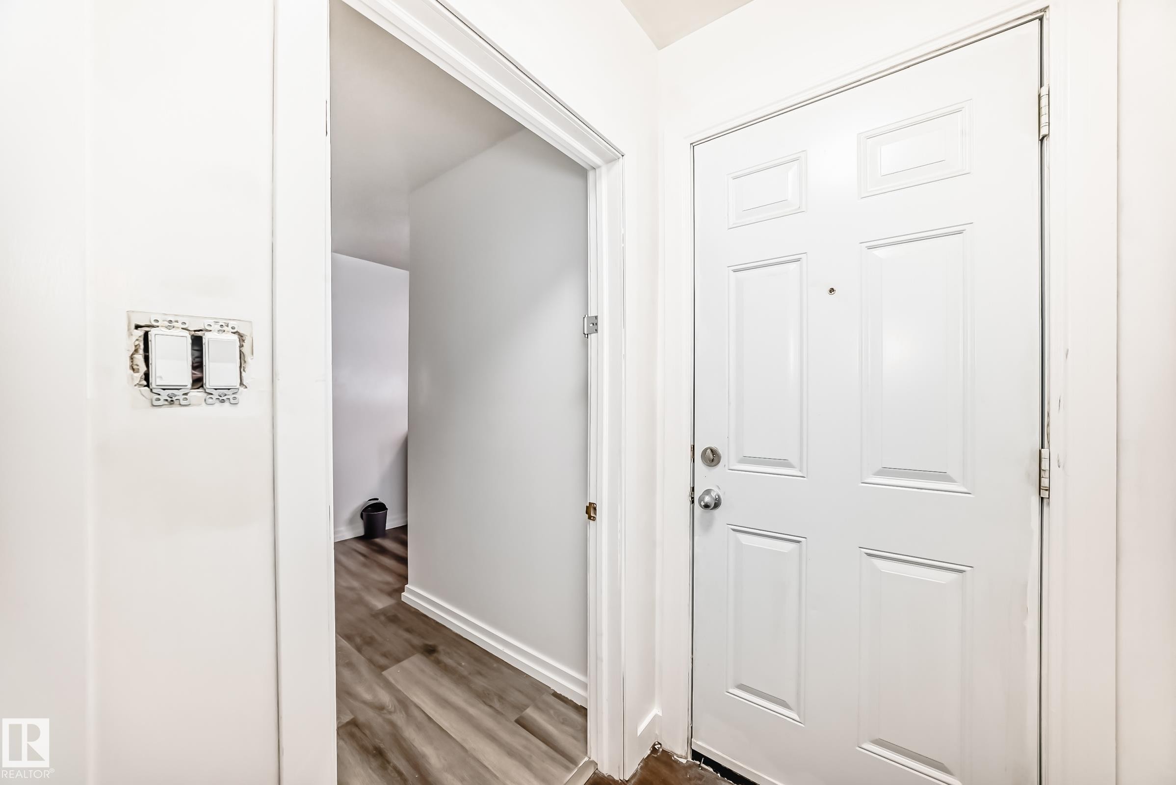 Edmonton, AB - Indoor Photo Showing Bedroom