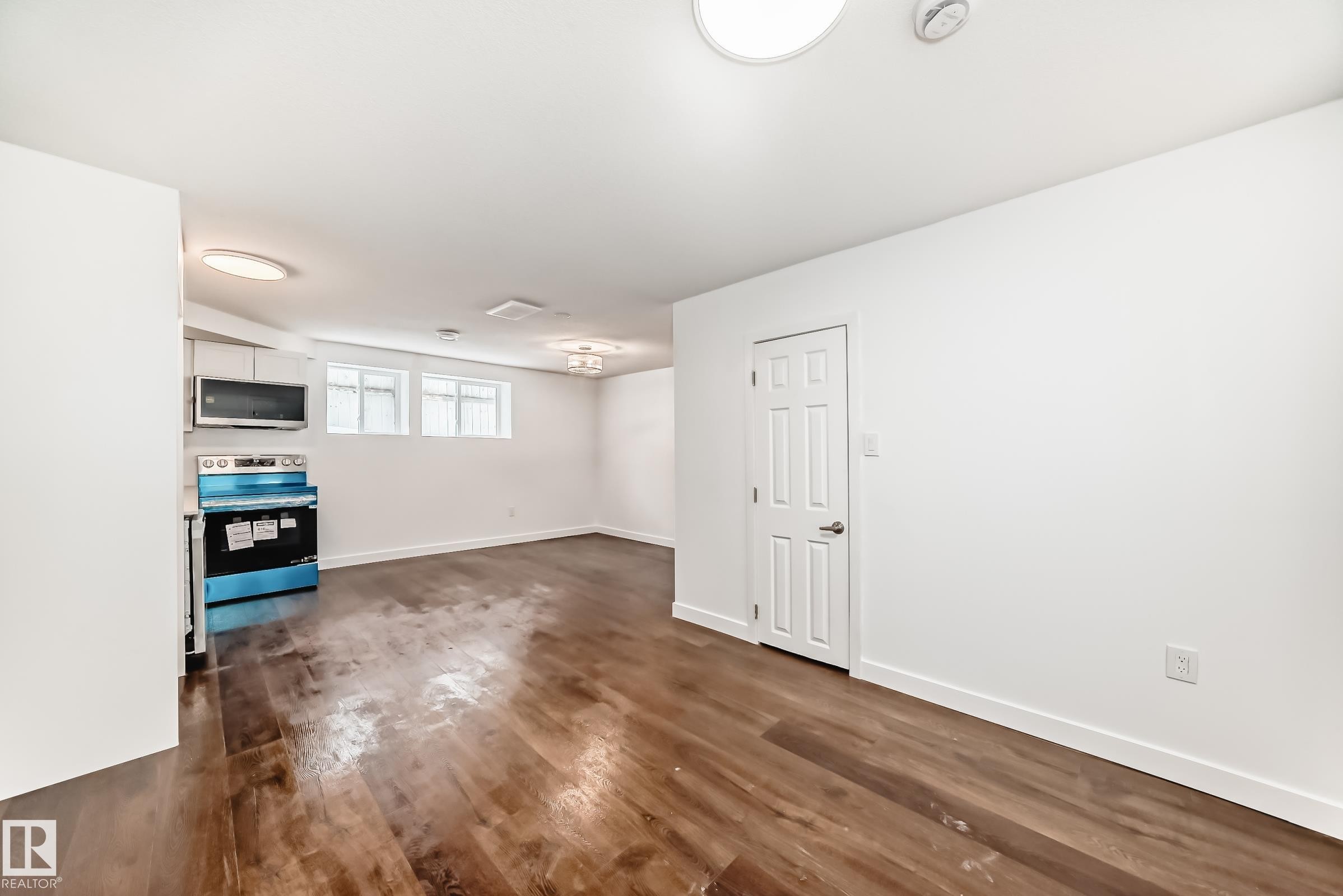 Edmonton, AB - Indoor Photo Showing Laundry Room
