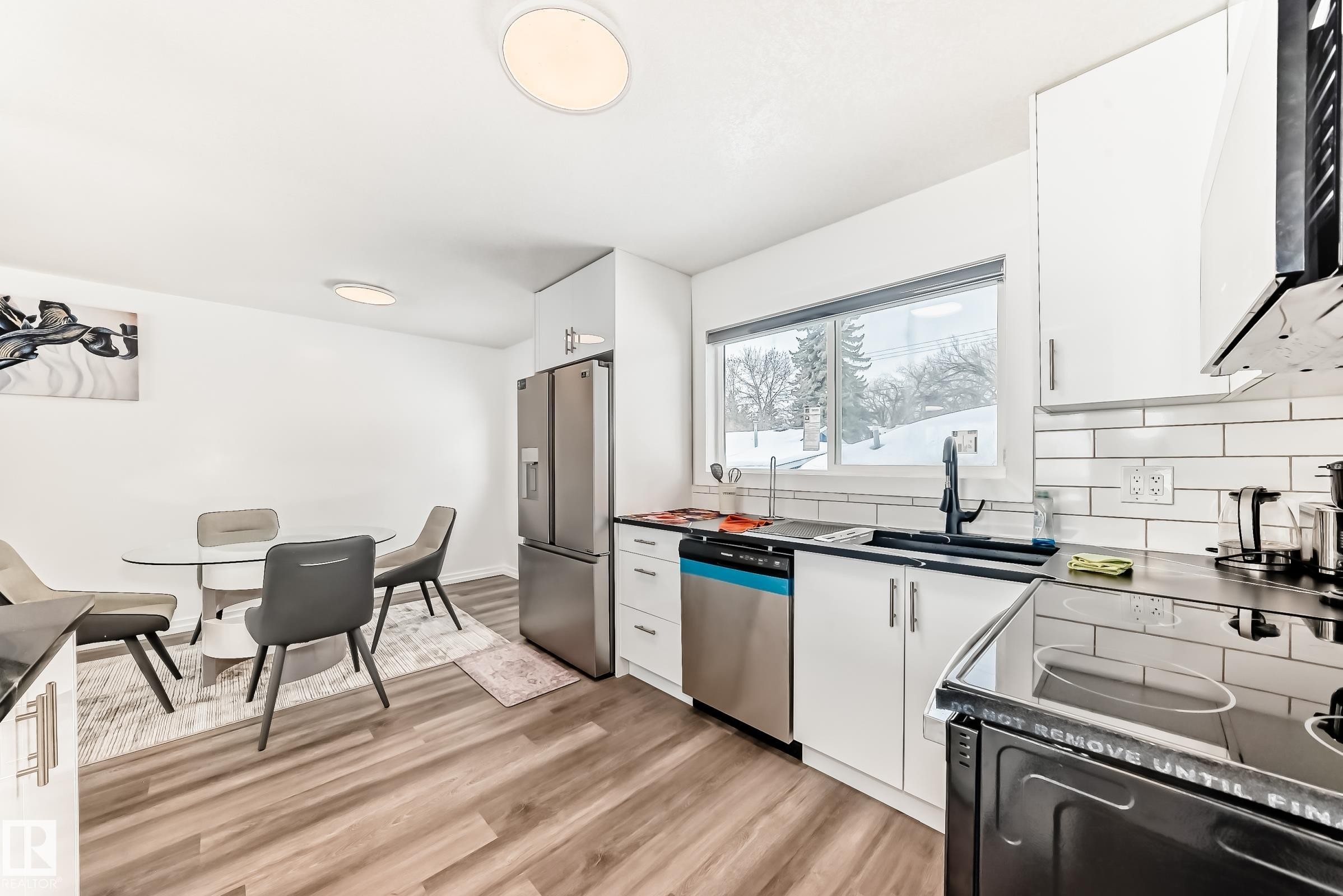 Edmonton, AB - Indoor Photo Showing Kitchen With Upgraded Kitchen