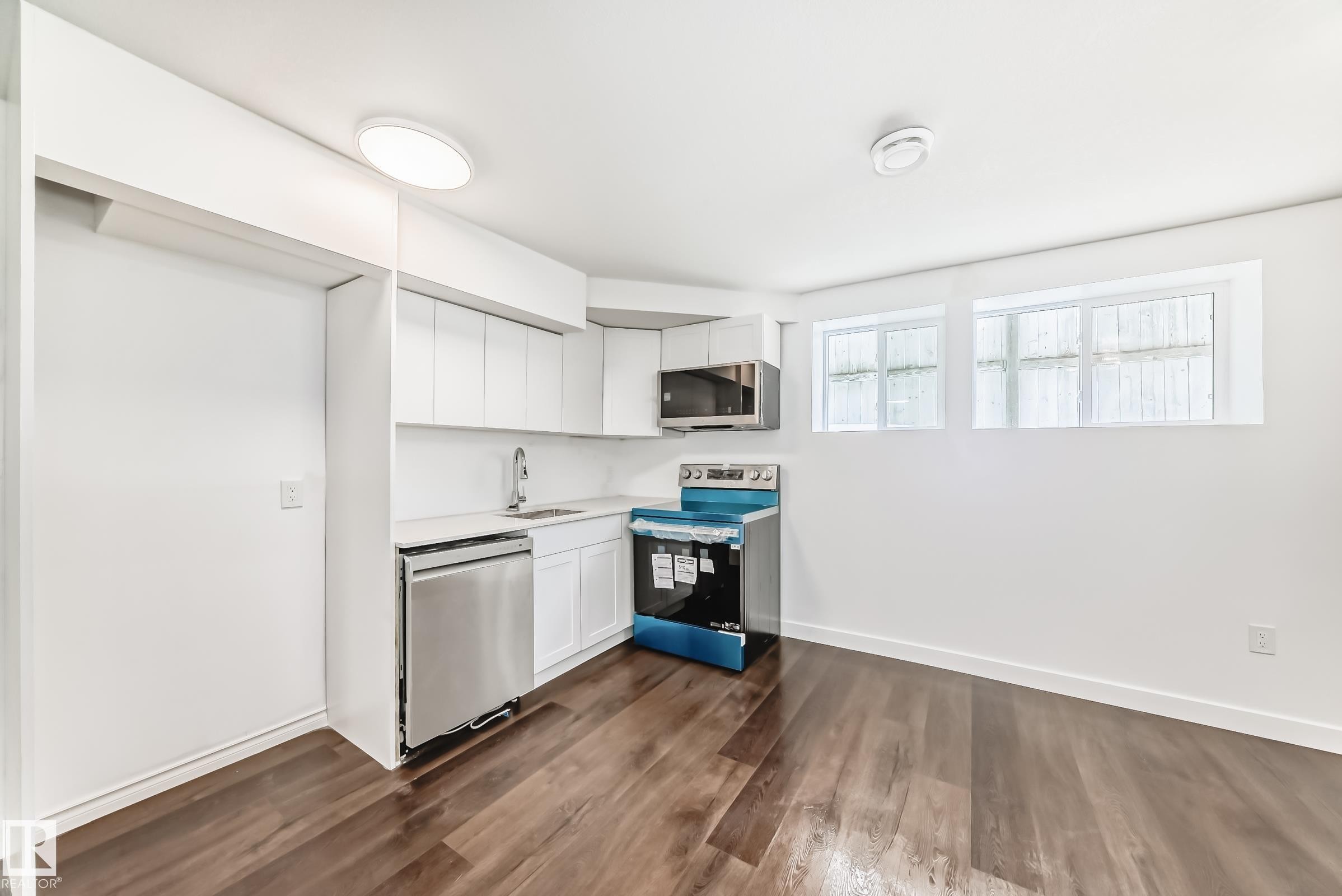 Edmonton, AB - Indoor Photo Showing Bathroom