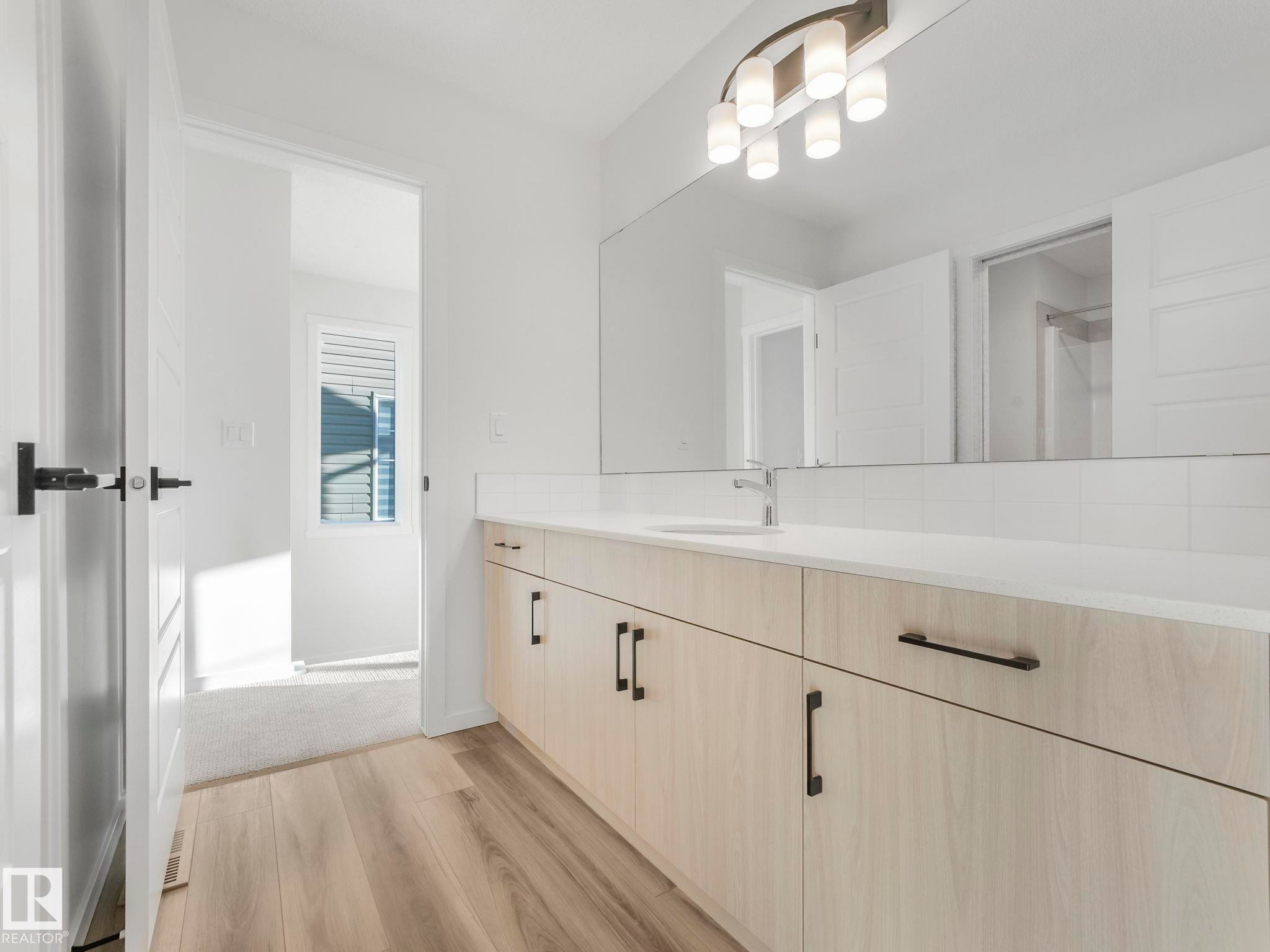 20506 16A Avenue, Edmonton, AB - Indoor Photo Showing Bathroom
