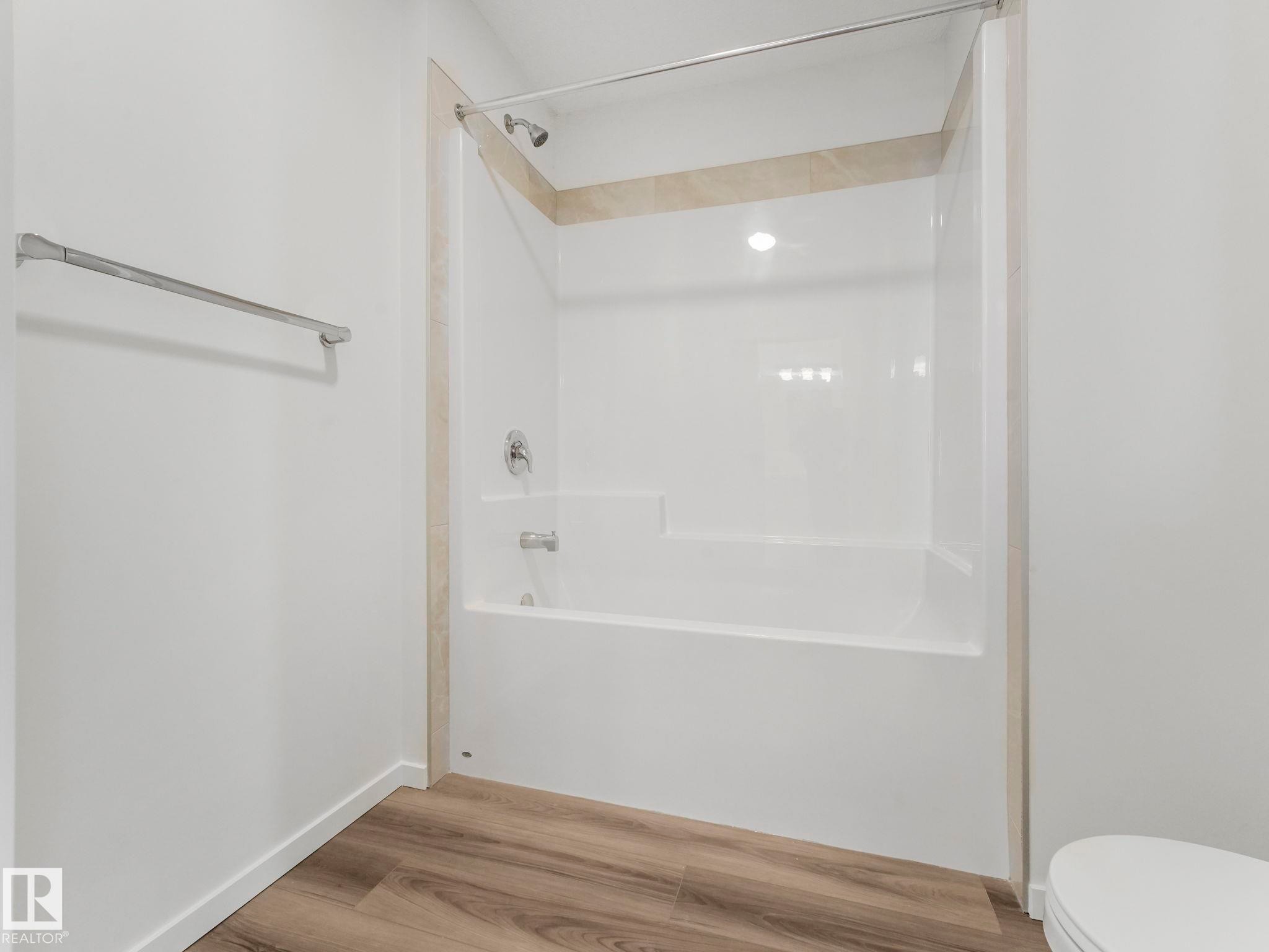20506 16A Avenue, Edmonton, AB - Indoor Photo Showing Bathroom