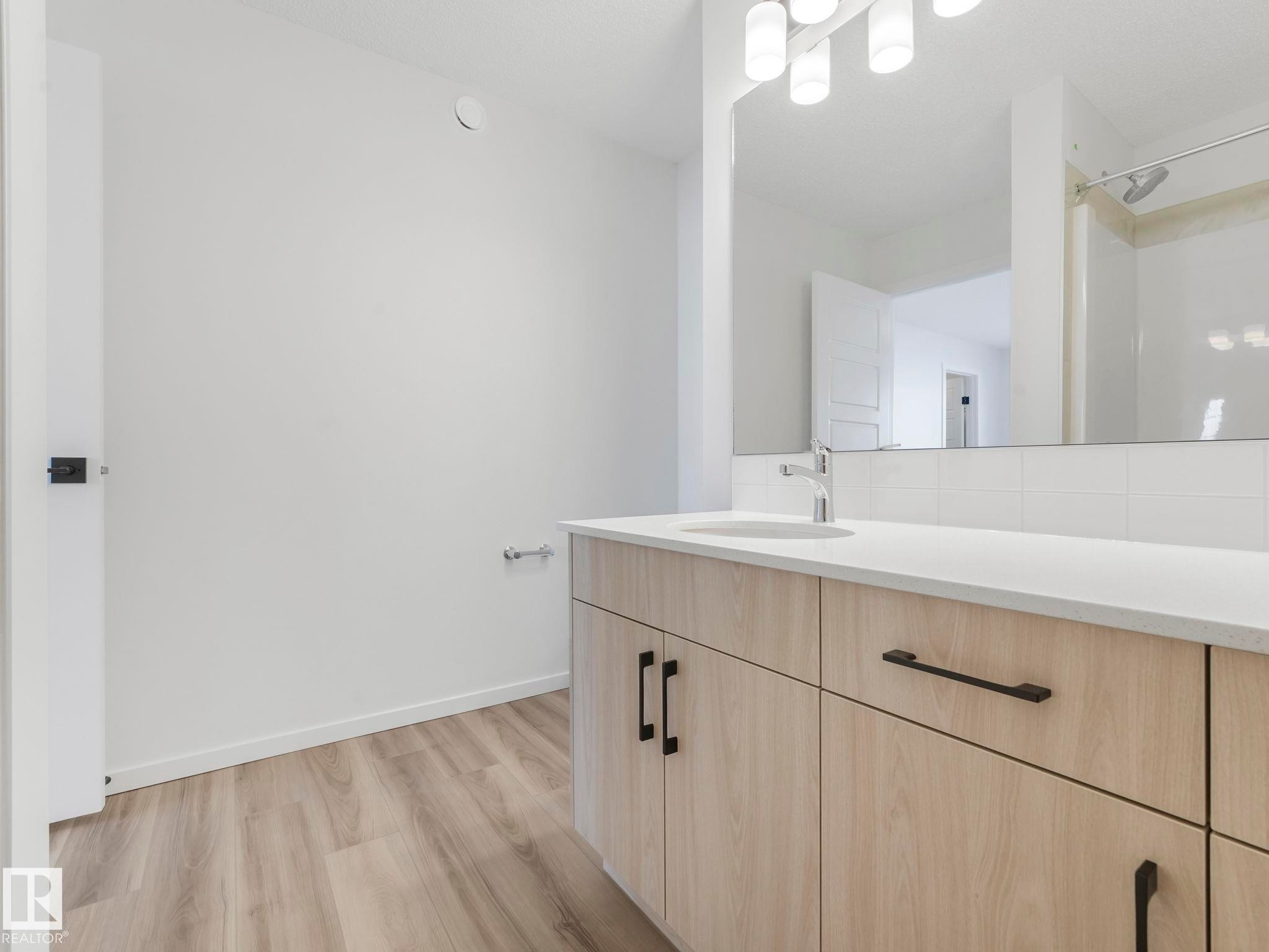 20506 16A Avenue, Edmonton, AB - Indoor Photo Showing Bathroom