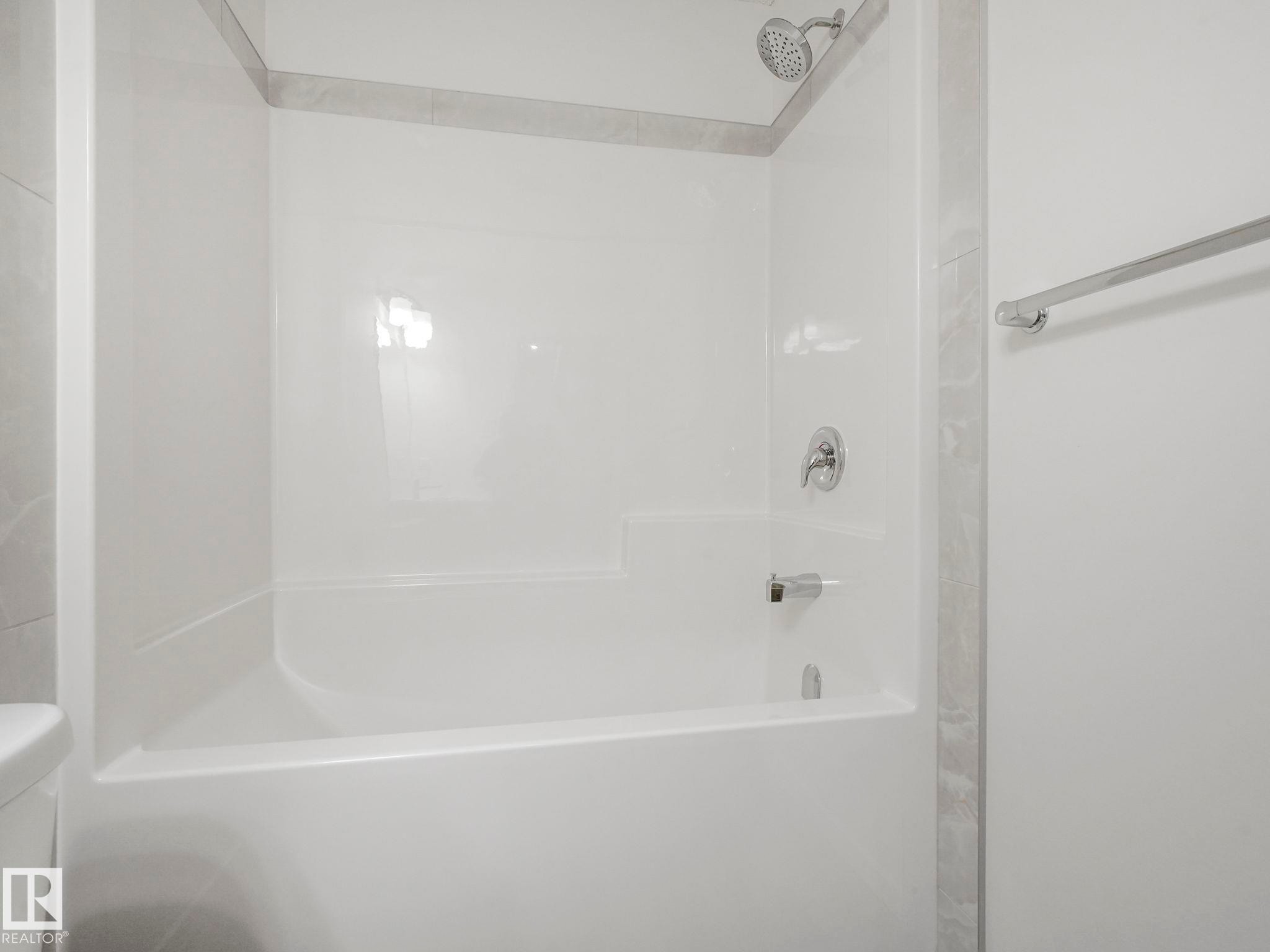 20506 16A Avenue, Edmonton, AB - Indoor Photo Showing Bathroom