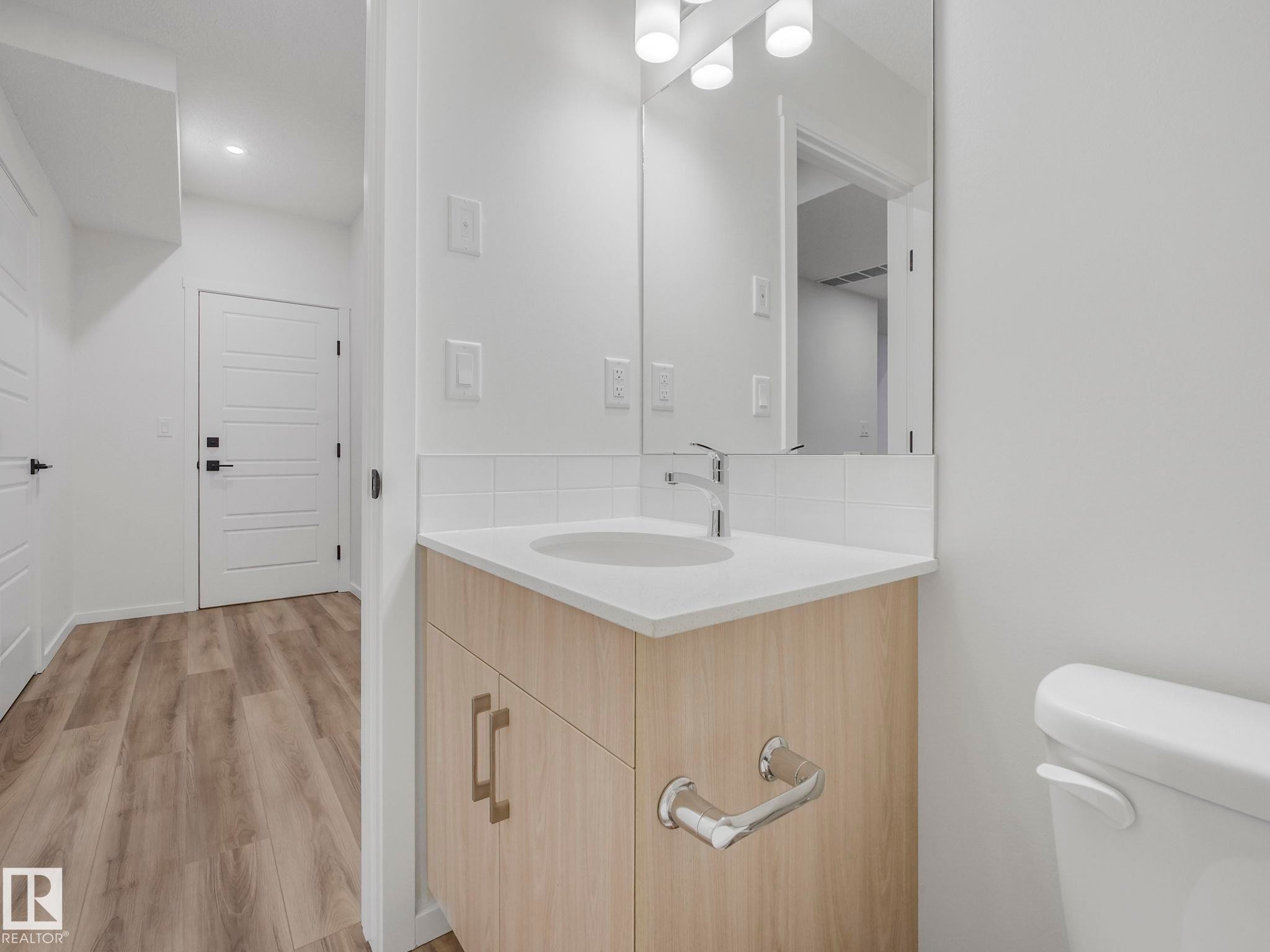 20506 16A Avenue, Edmonton, AB - Indoor Photo Showing Bathroom