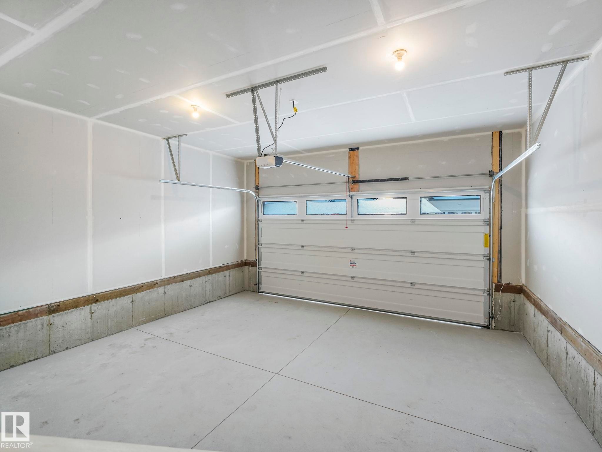 20506 16A Avenue, Edmonton, AB - Indoor Photo Showing Garage