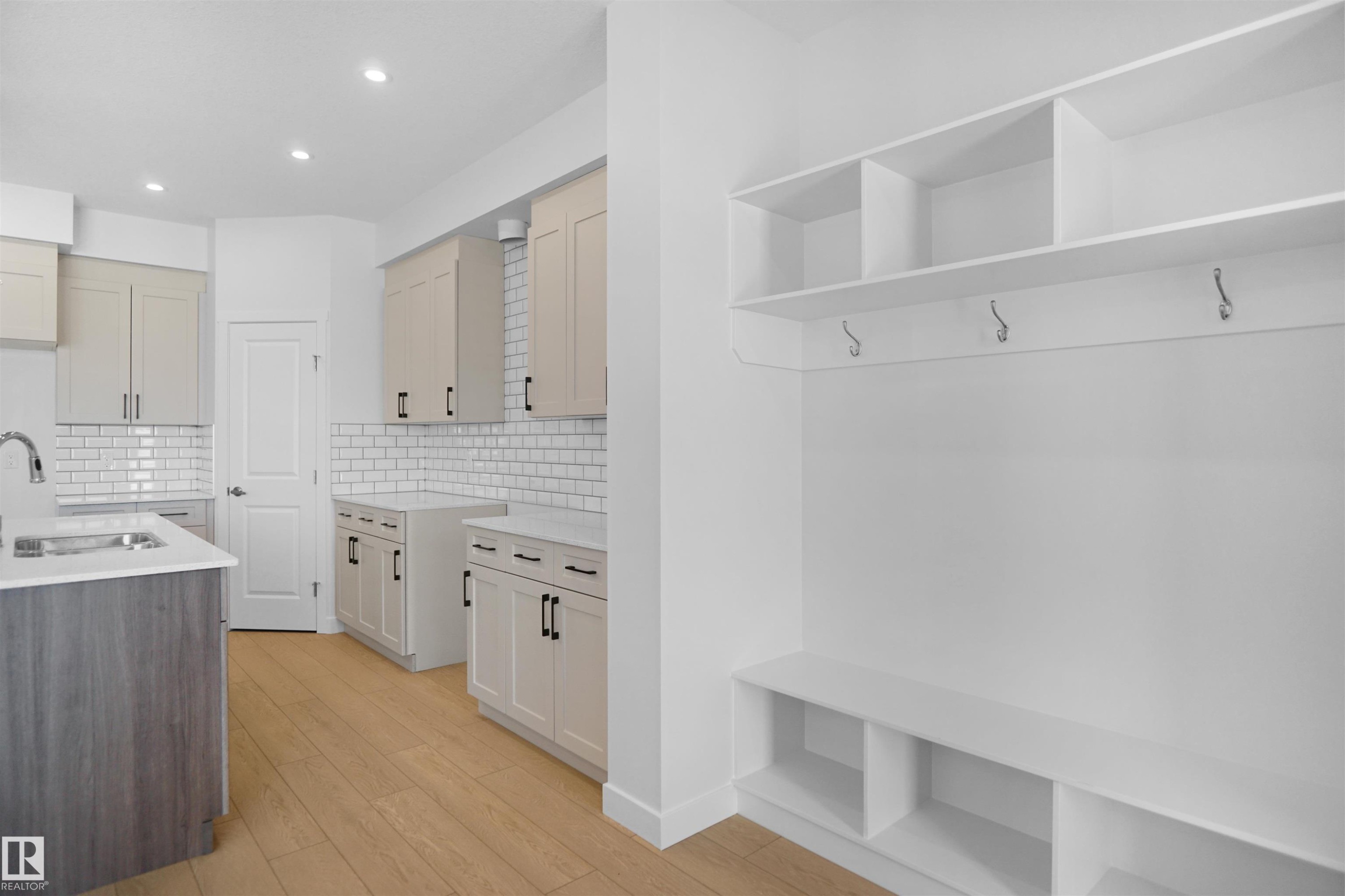 17510 5A Street, Edmonton, AB - Indoor Photo Showing Kitchen
