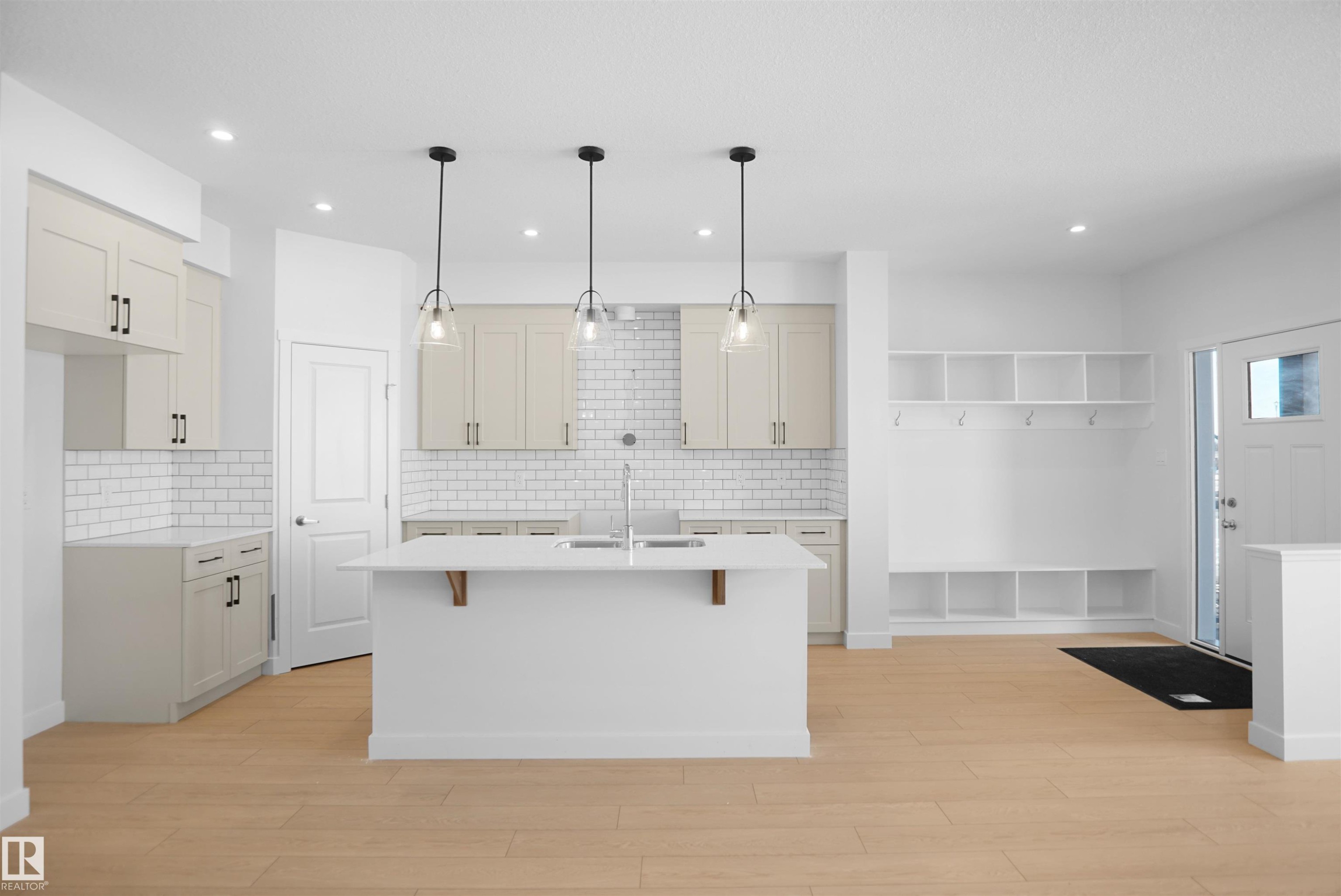 17510 5A Street, Edmonton, AB - Indoor Photo Showing Kitchen With Upgraded Kitchen