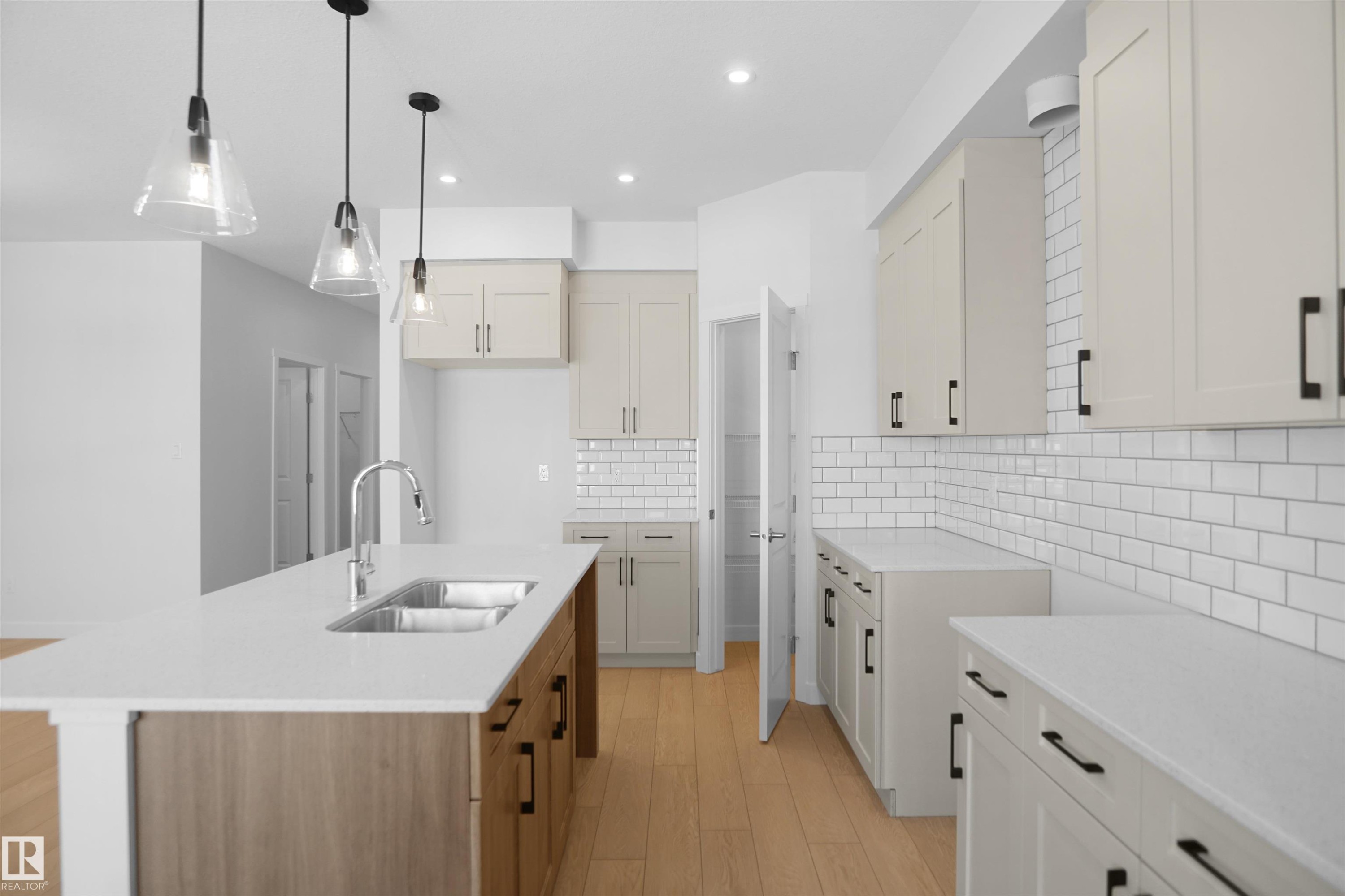 17510 5A Street, Edmonton, AB - Indoor Photo Showing Kitchen With Double Sink With Upgraded Kitchen