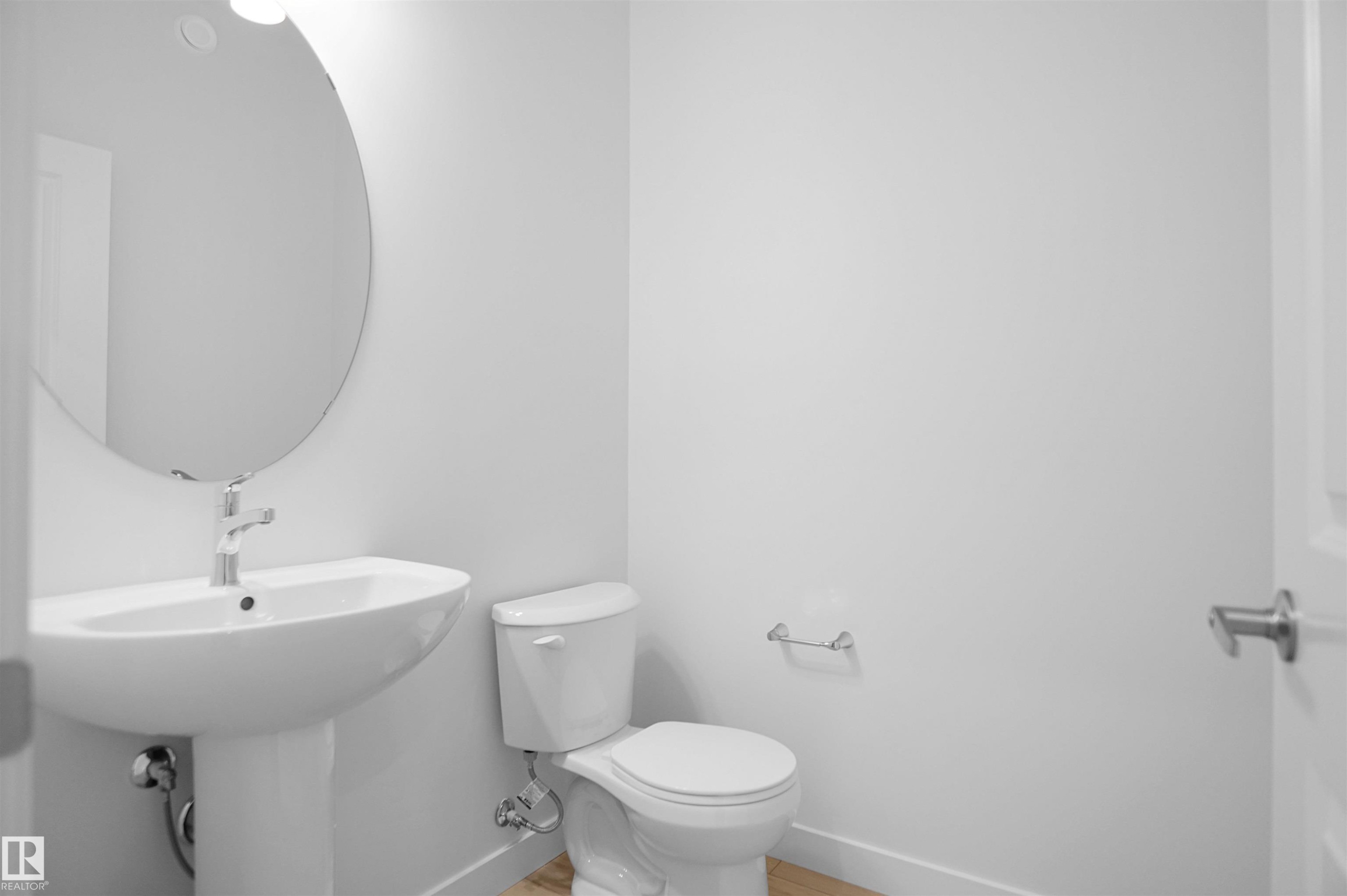 17510 5A Street, Edmonton, AB - Indoor Photo Showing Bathroom